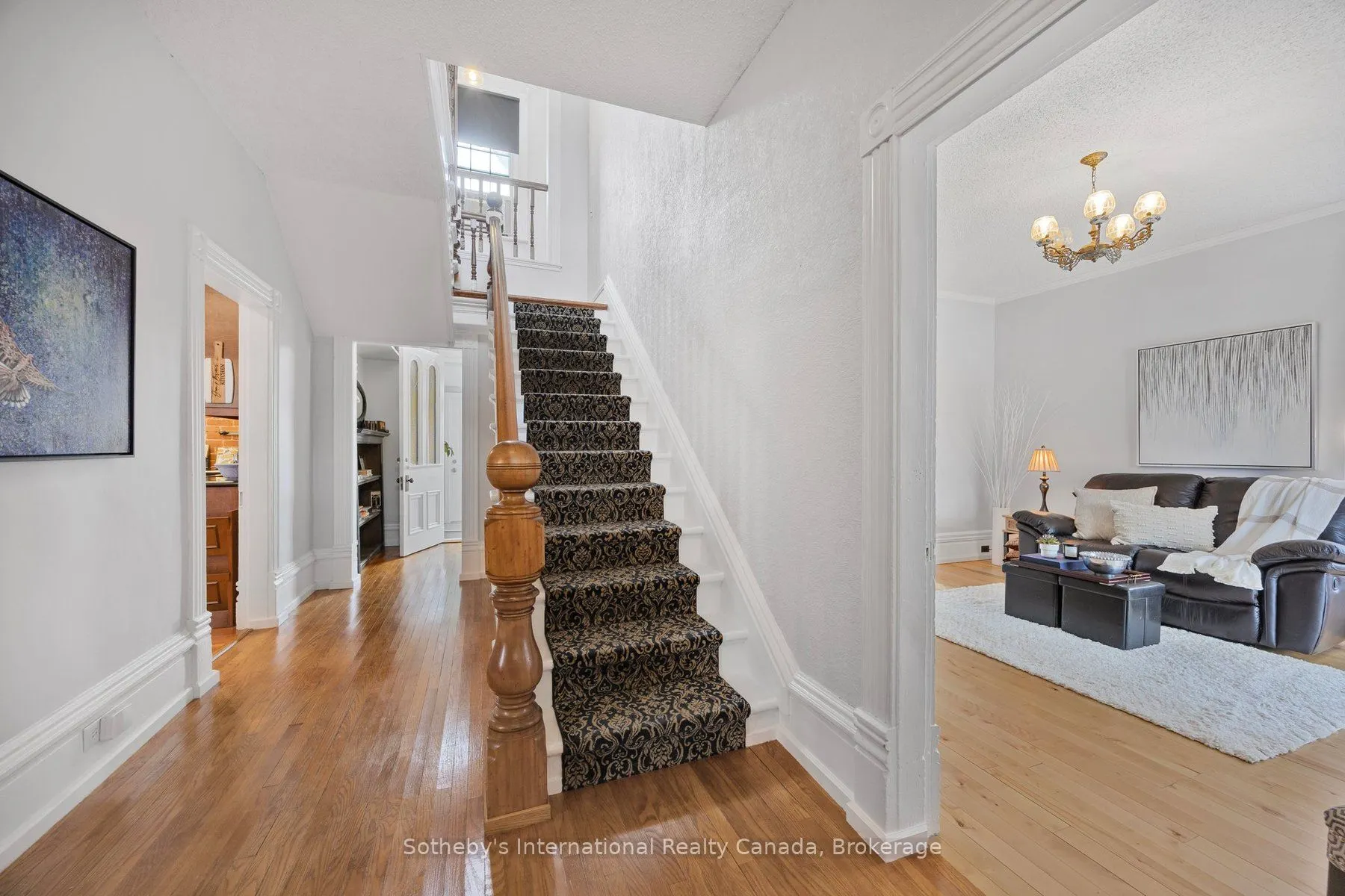 26 Robert Street E