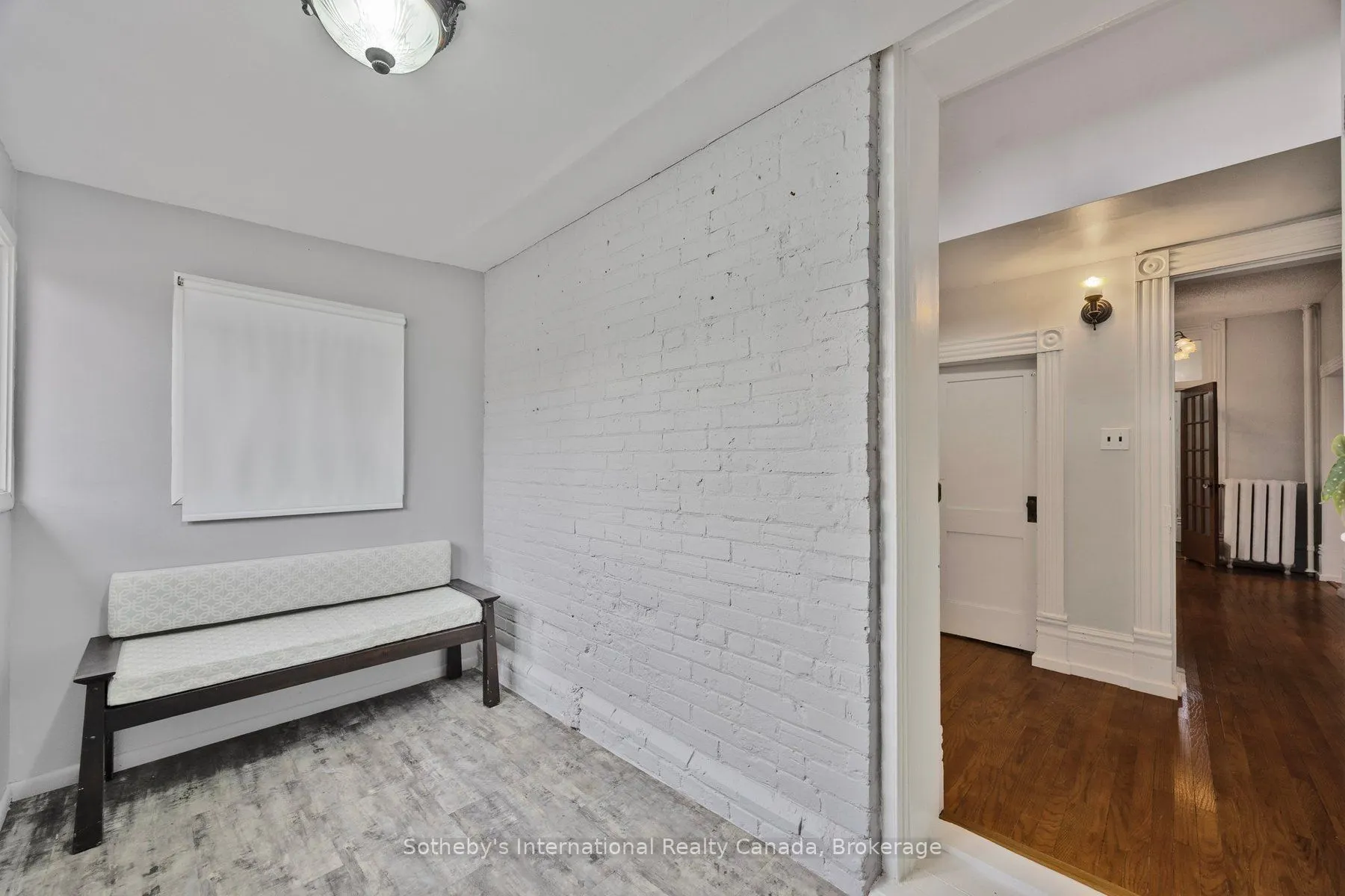 26 Robert Street E