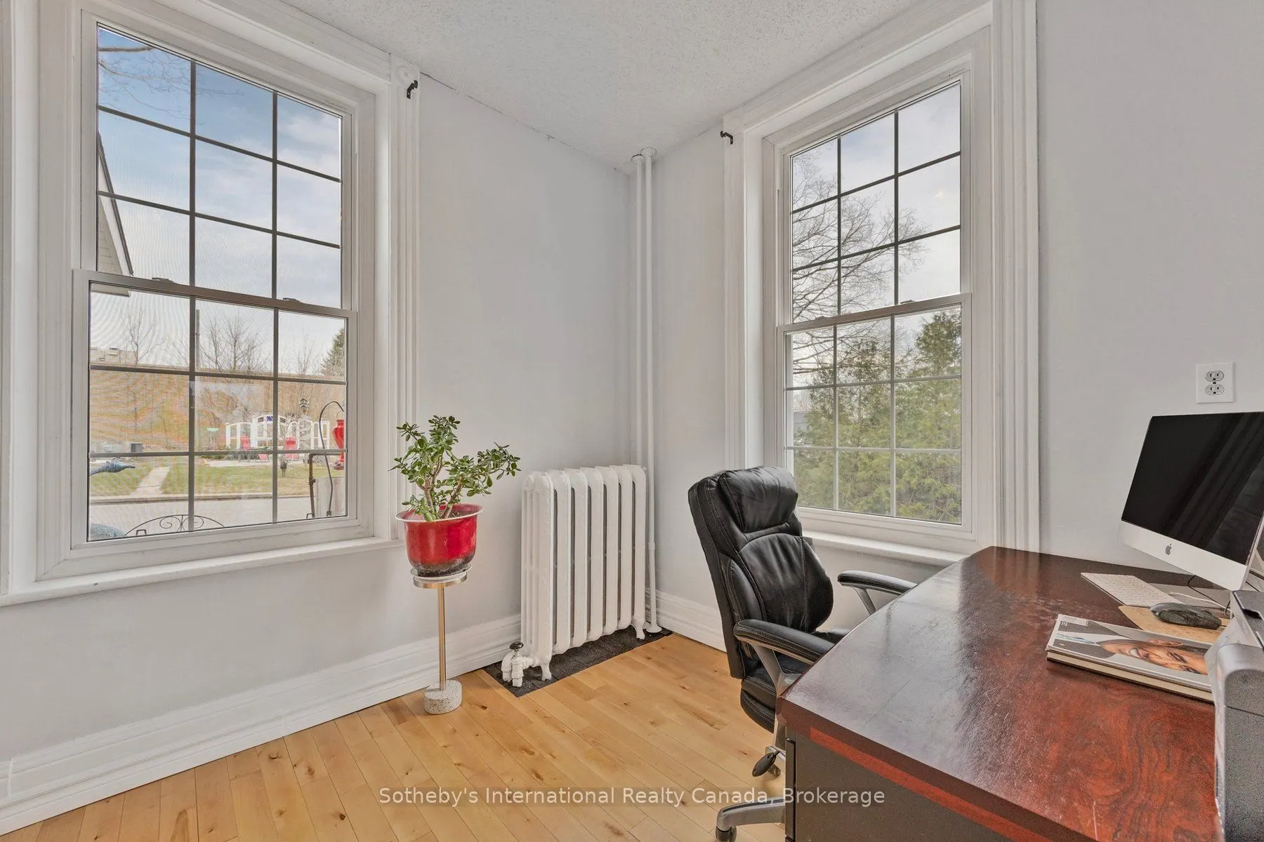 26 Robert Street E