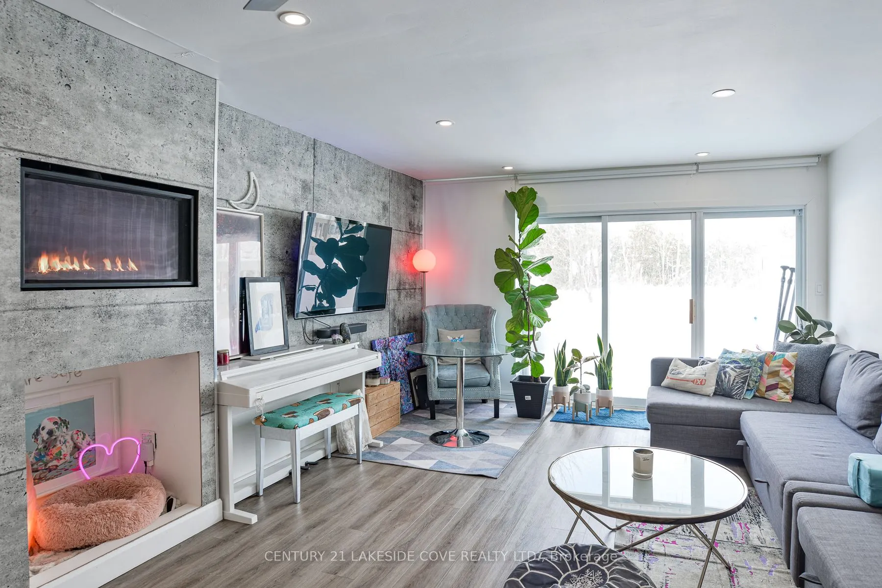 4 Paradise Boulevard #19