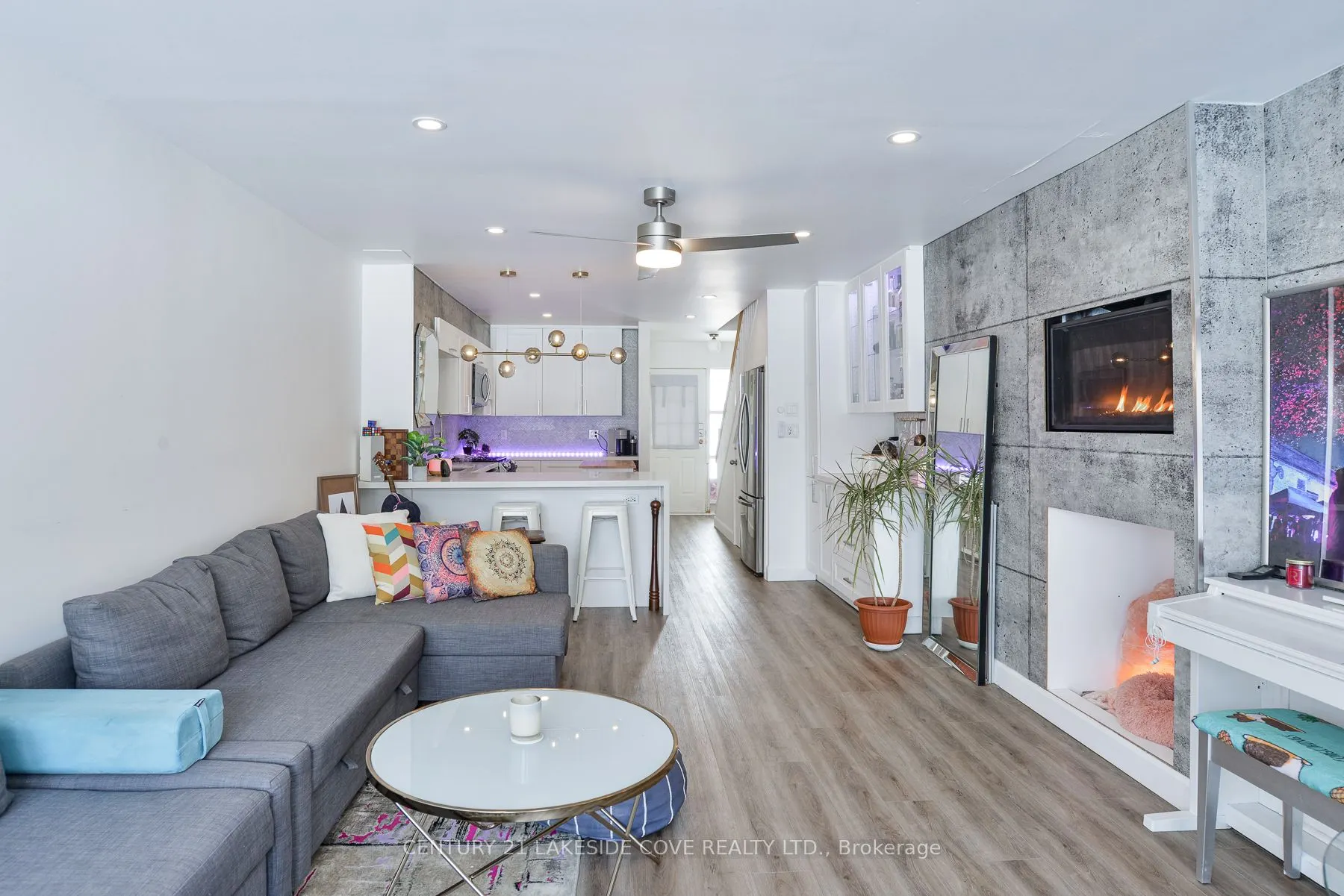 4 Paradise Boulevard #19