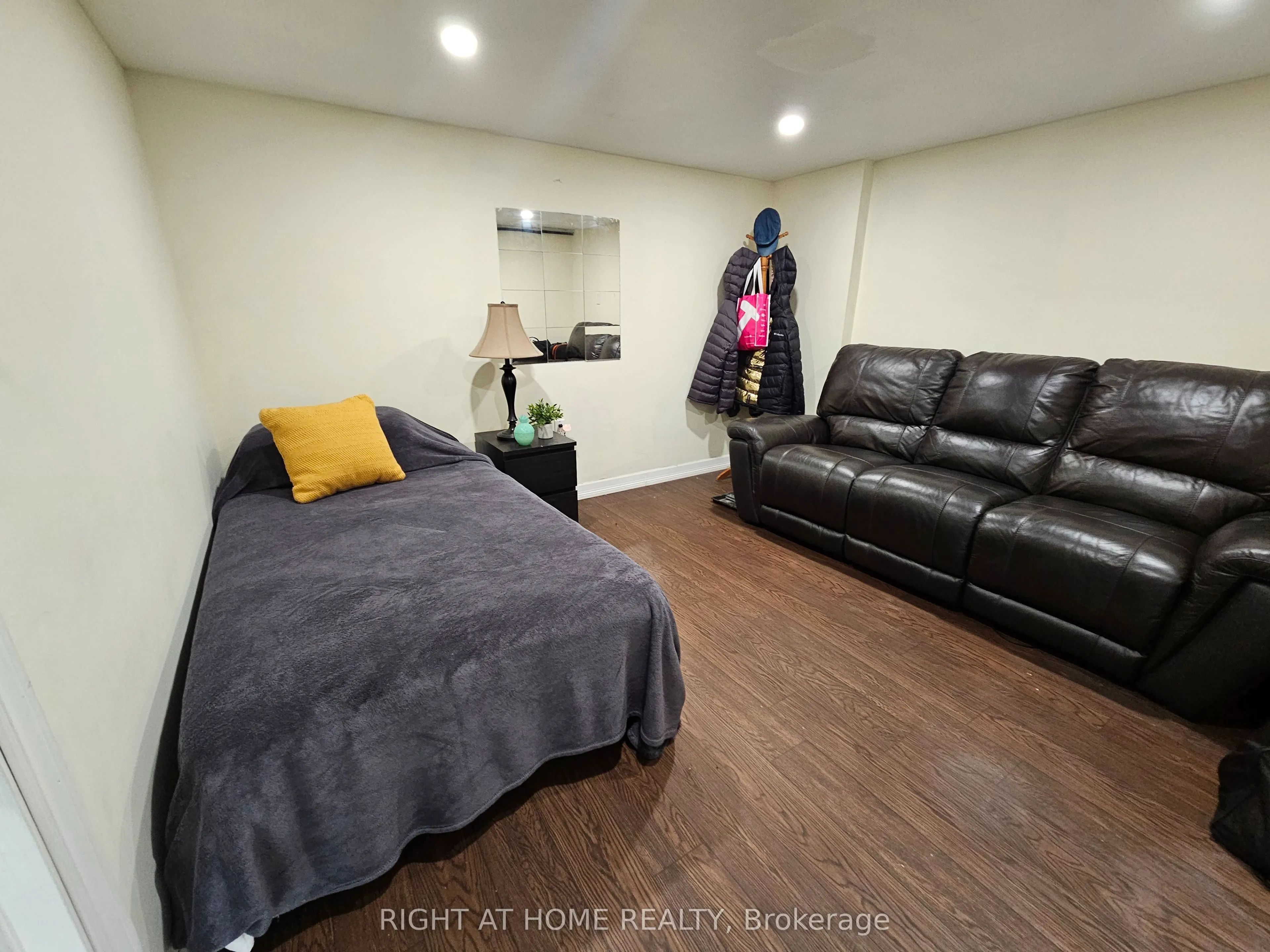 63 Cundles Road E