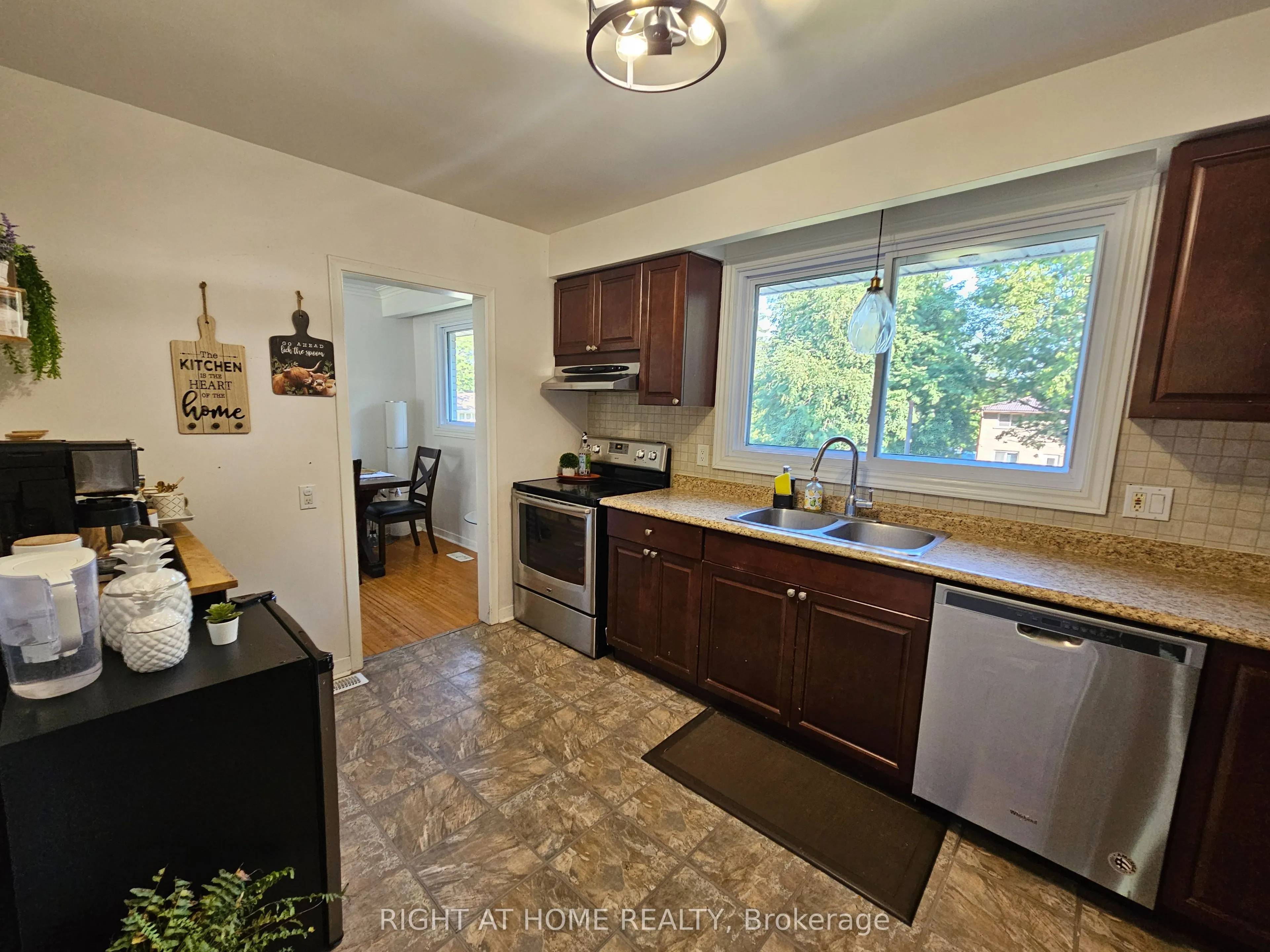 63 Cundles Road E