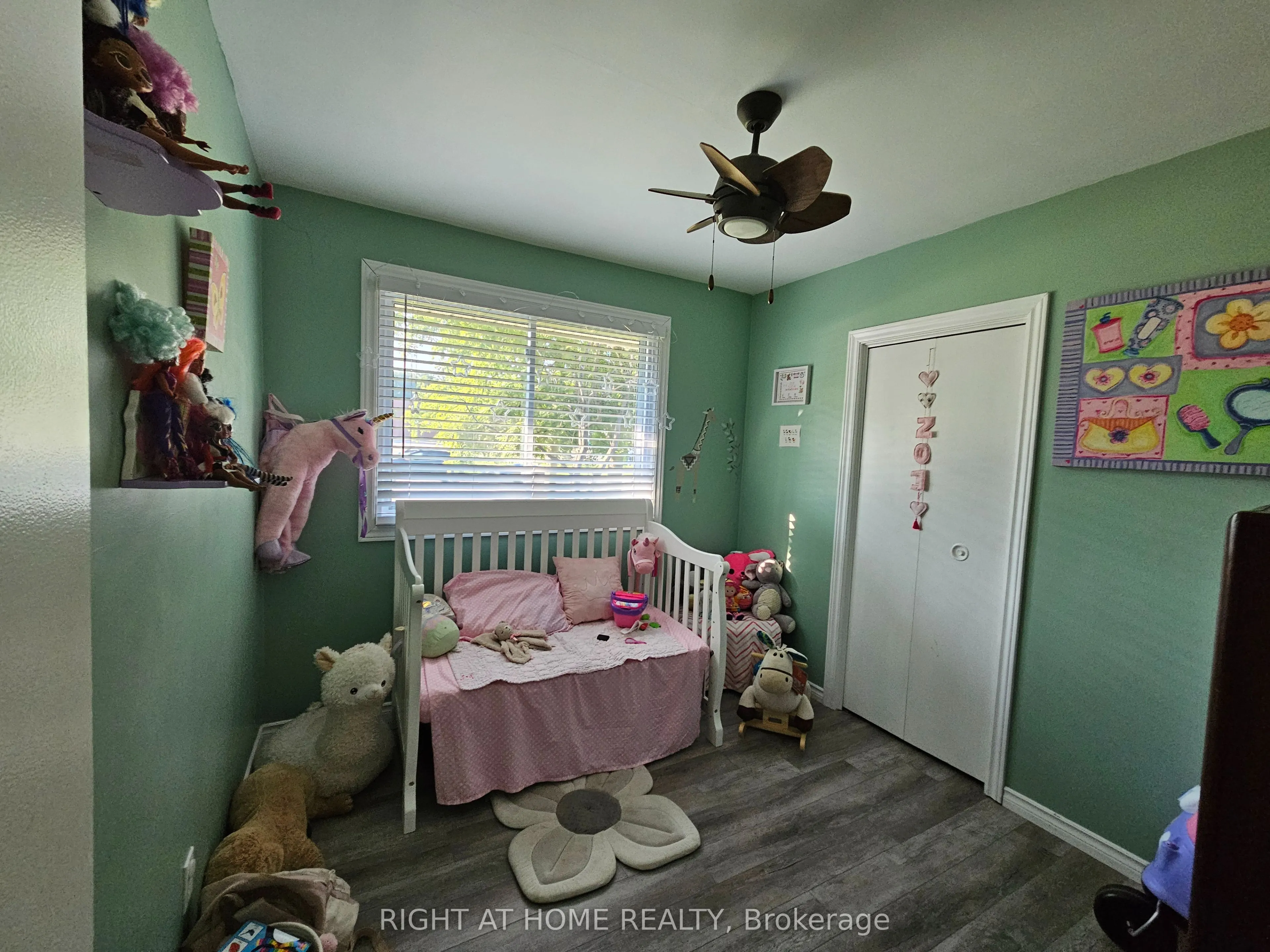 63 Cundles Road E