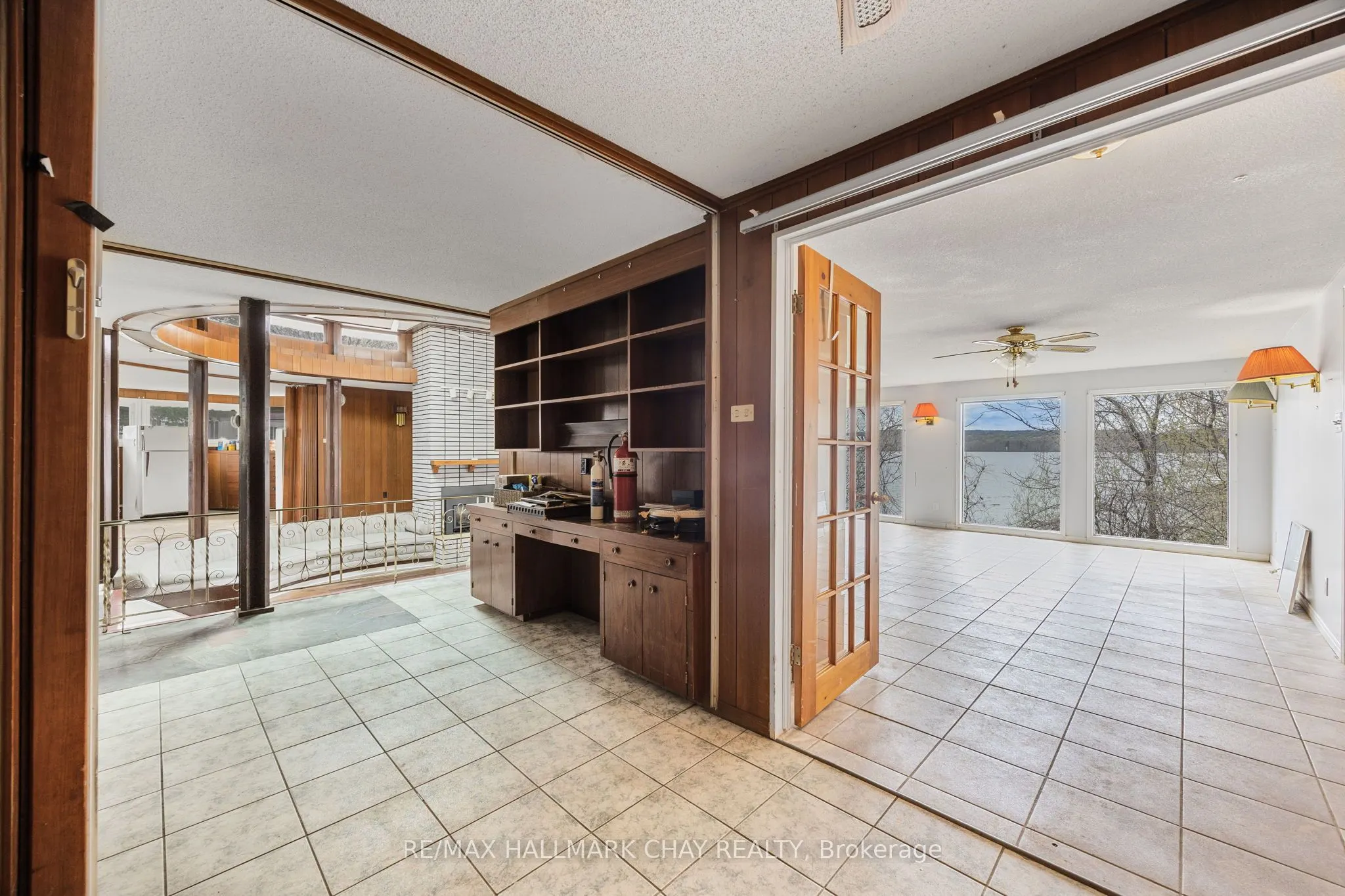 4 Lakeshore Road