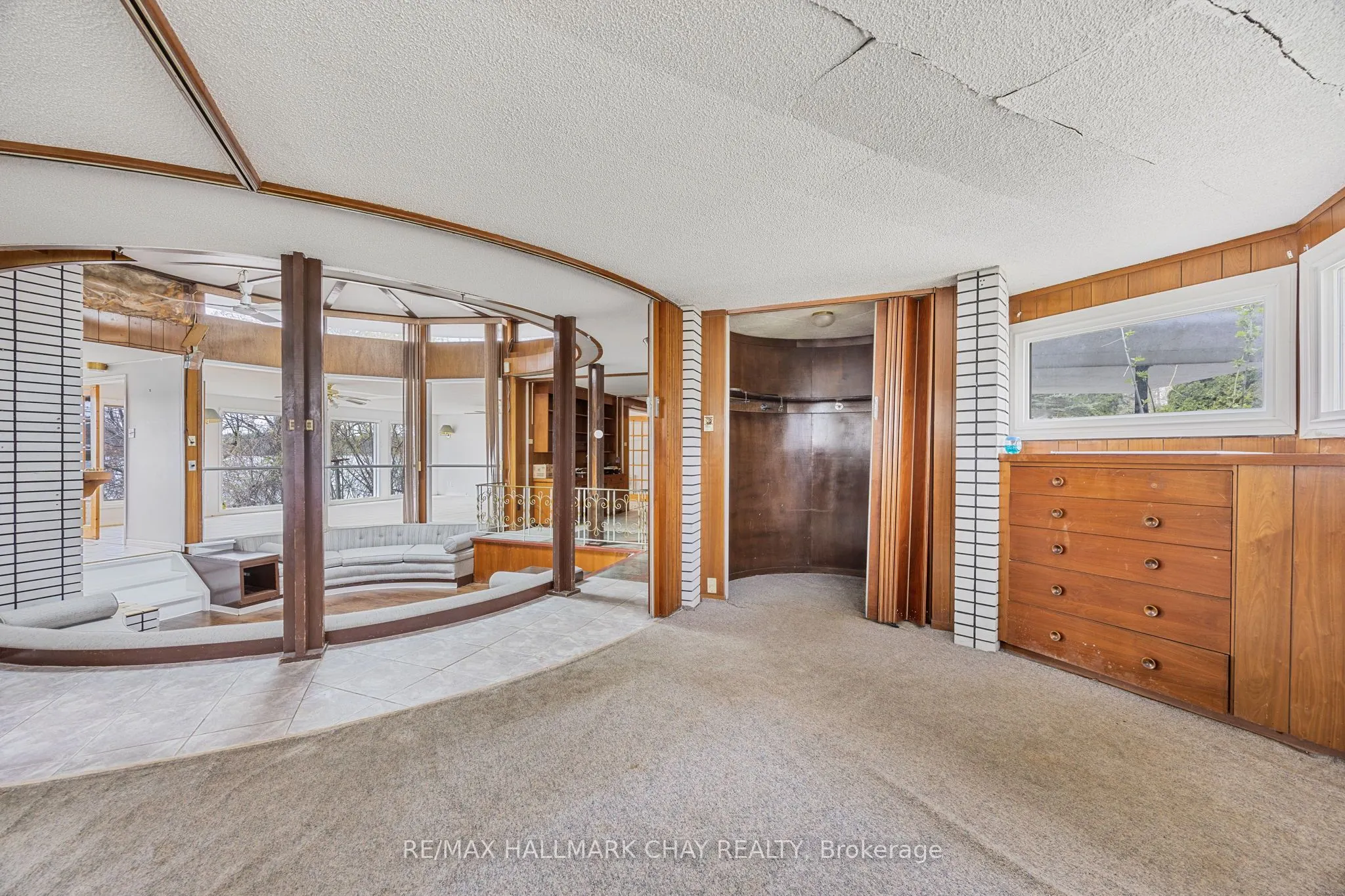 4 Lakeshore Road