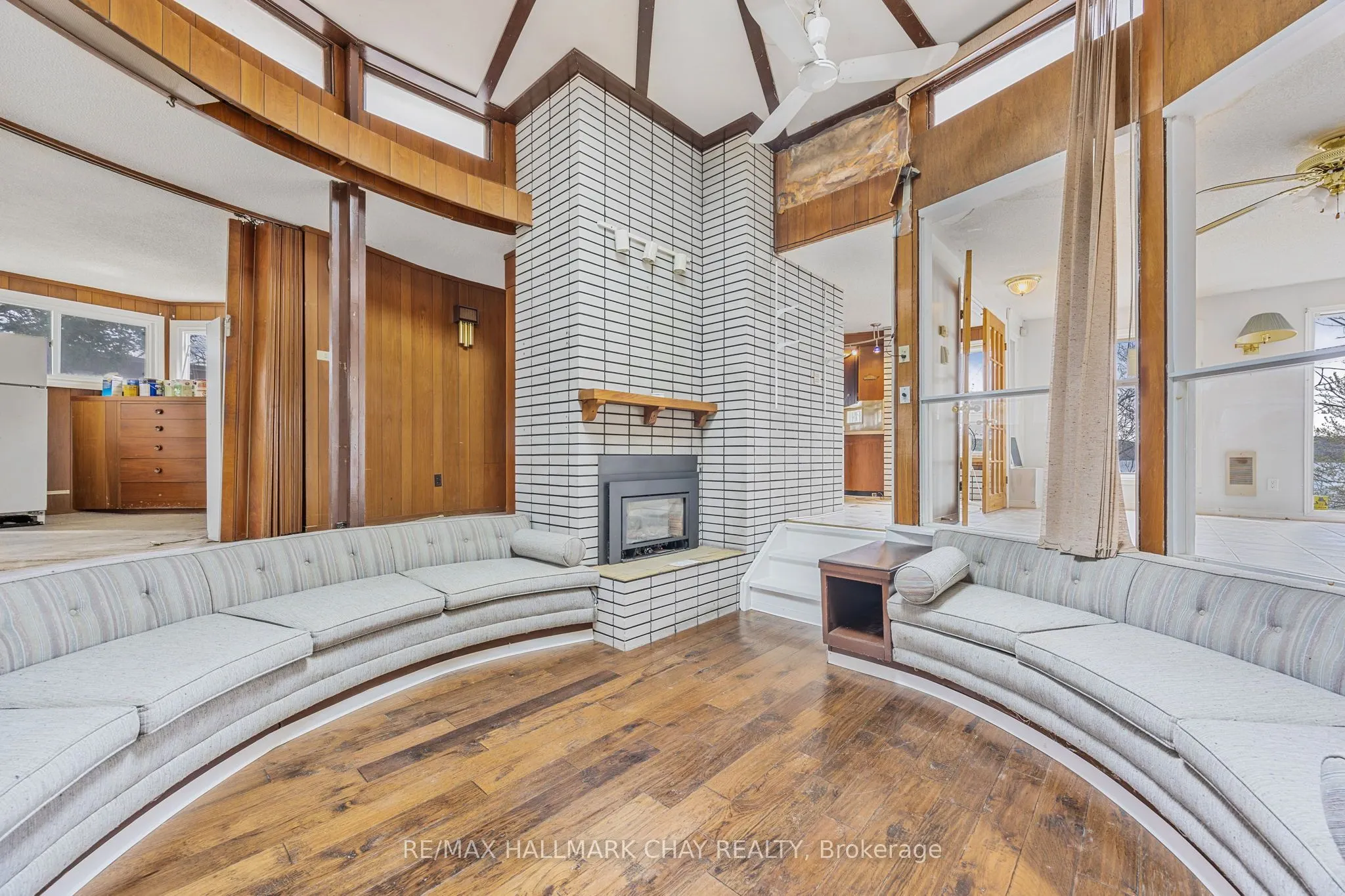 4 Lakeshore Road