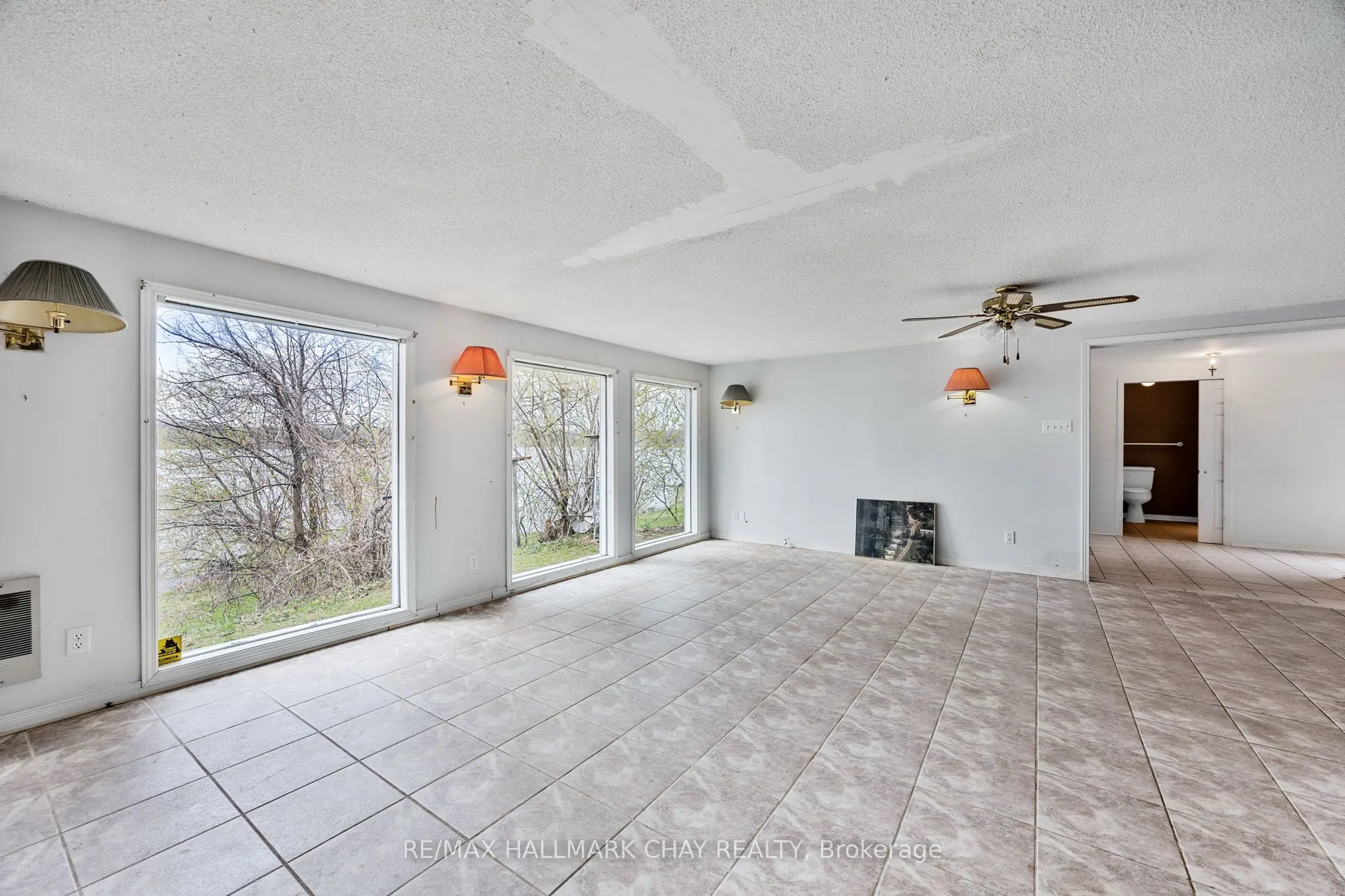 4 Lakeshore Road