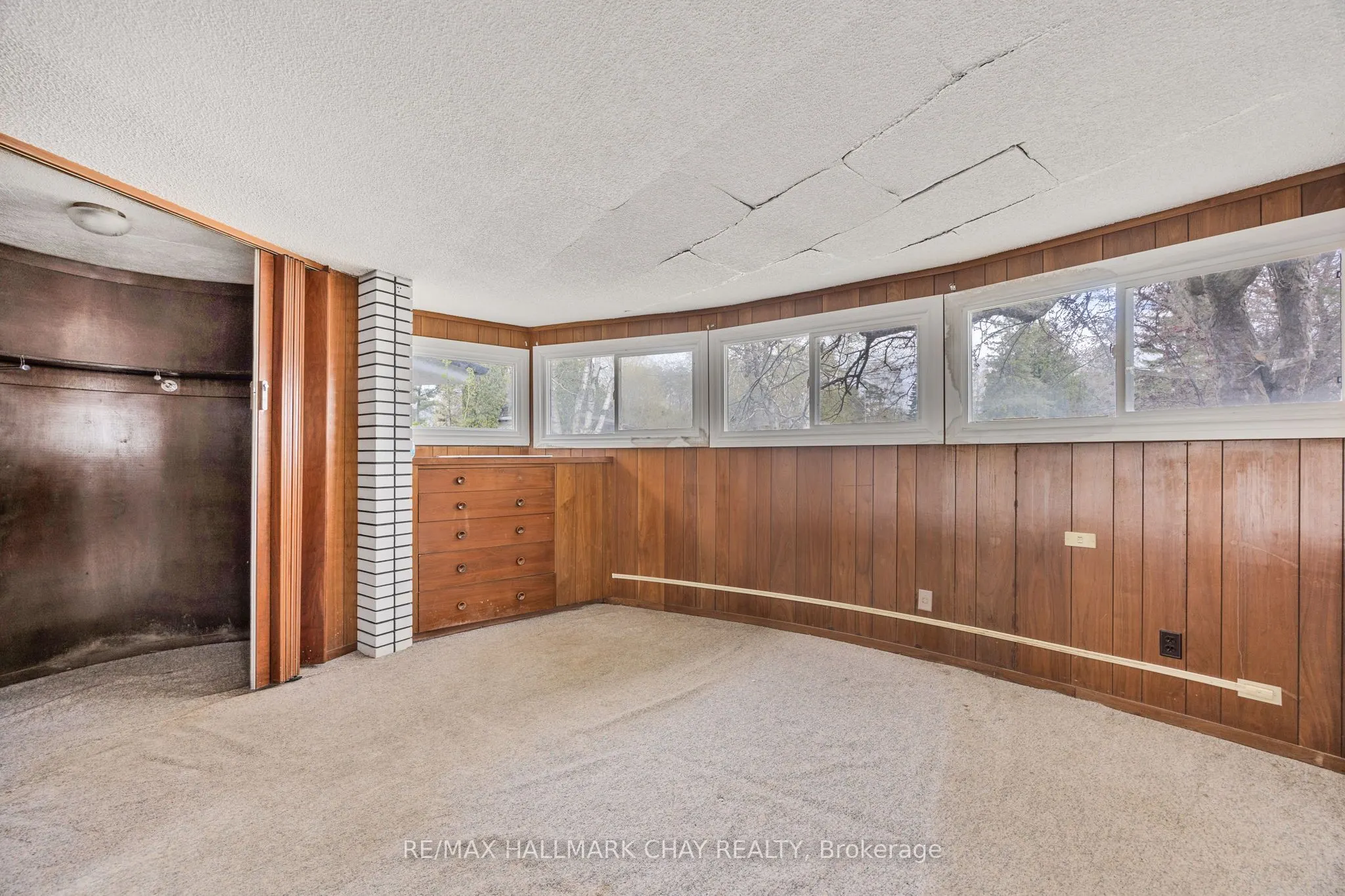 4 Lakeshore Road