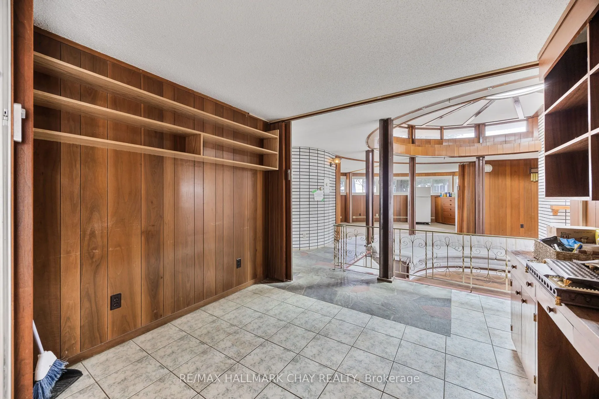 4 Lakeshore Road