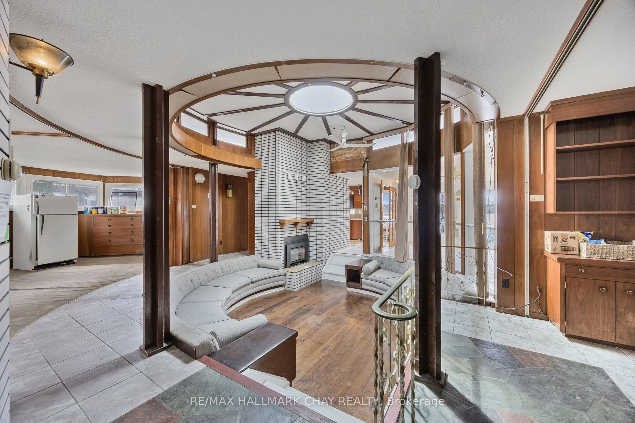 4 Lakeshore Road