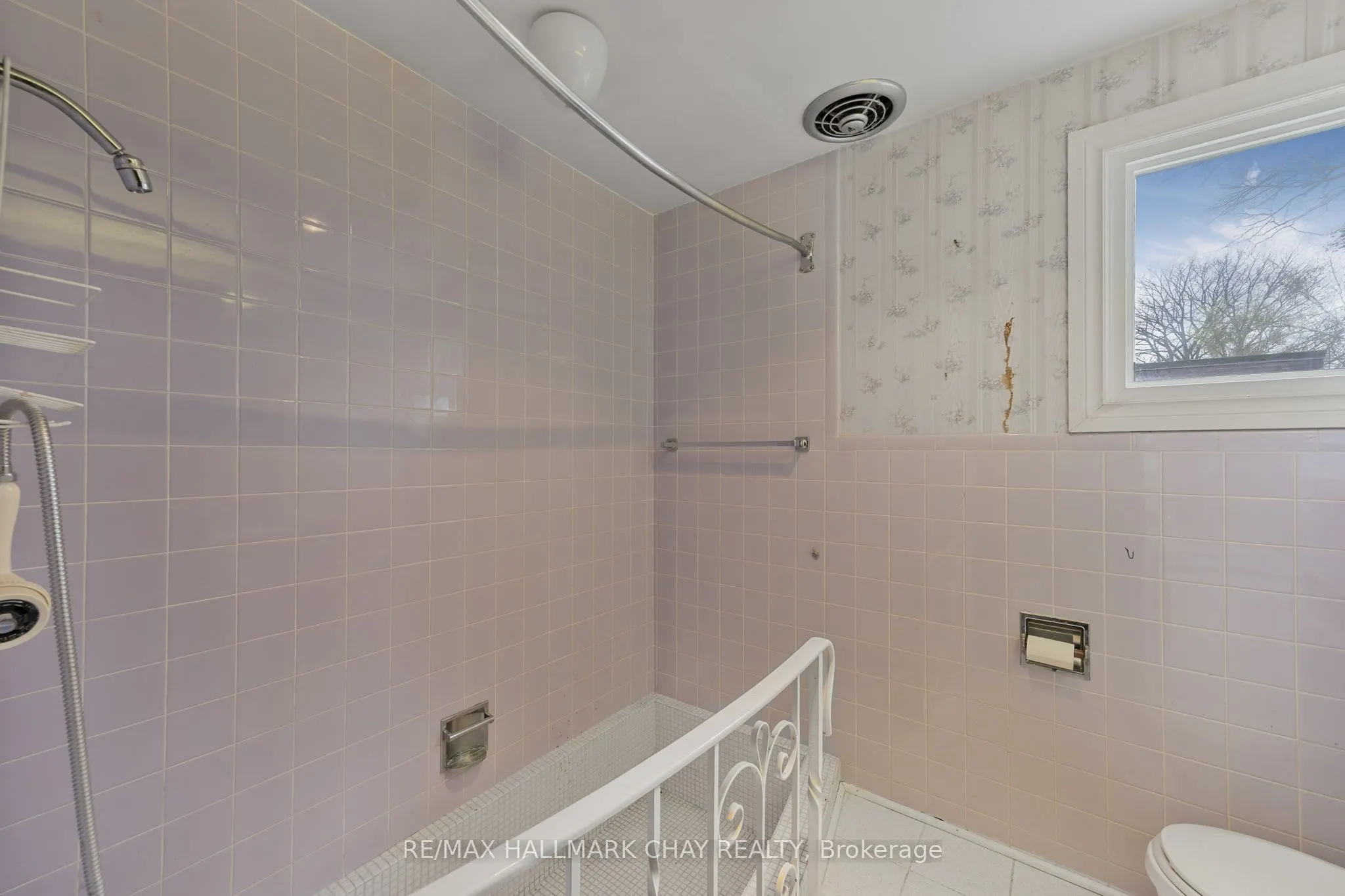 4 Lakeshore Road