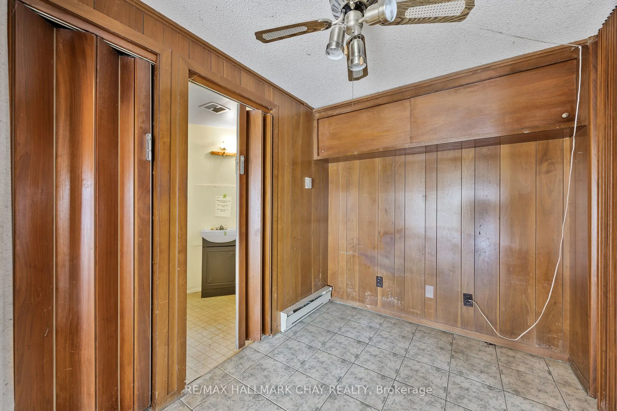 4 Lakeshore Road