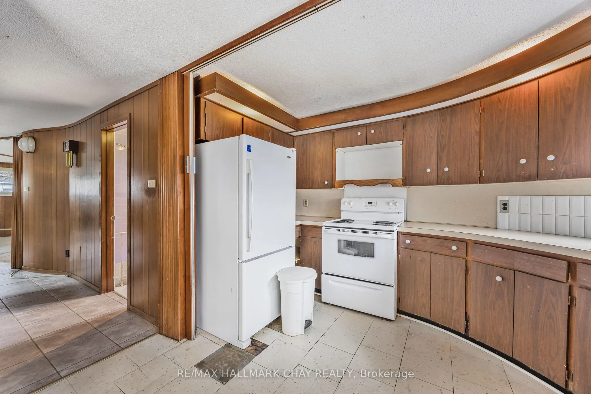 4 Lakeshore Road