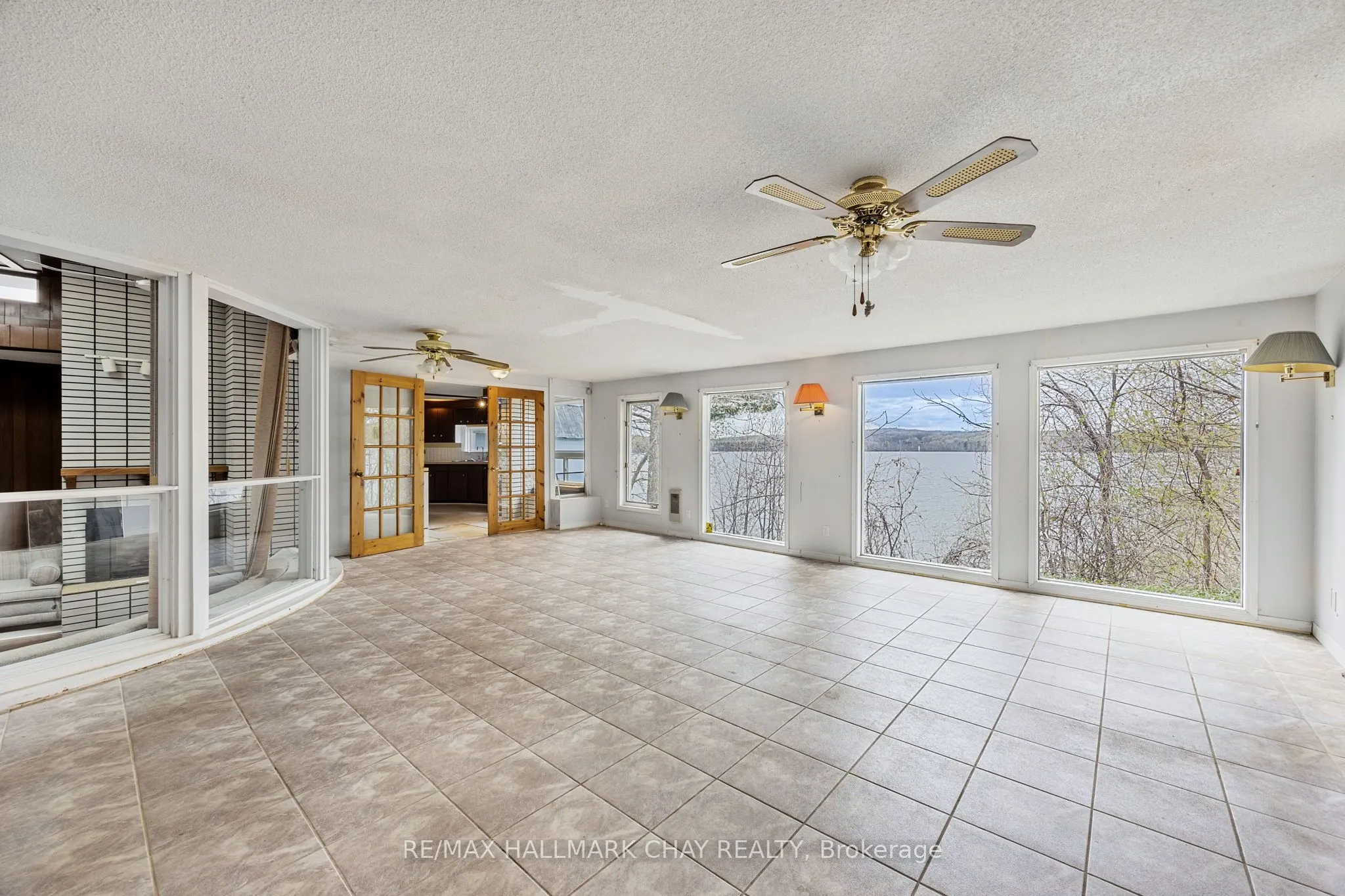 4 Lakeshore Road