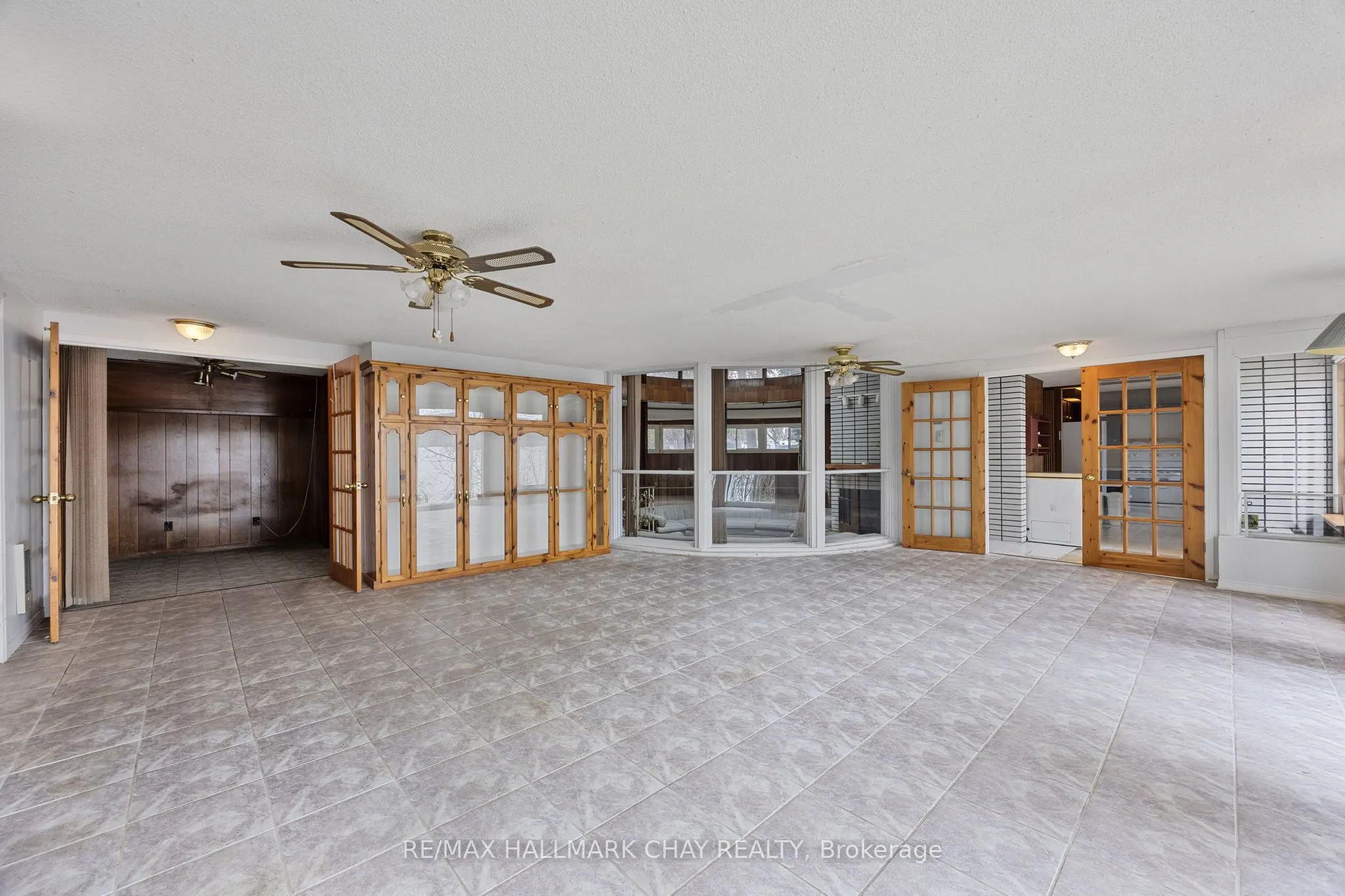 4 Lakeshore Road