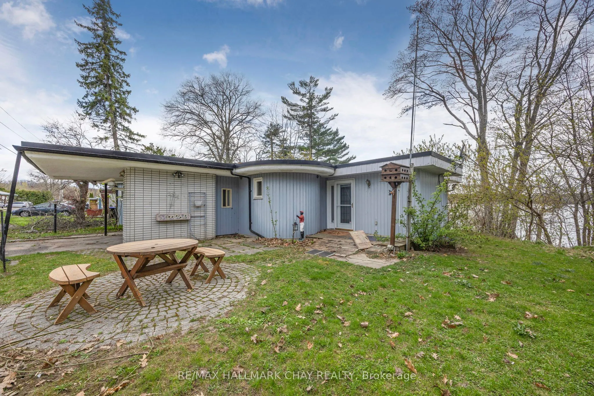 4 Lakeshore Road