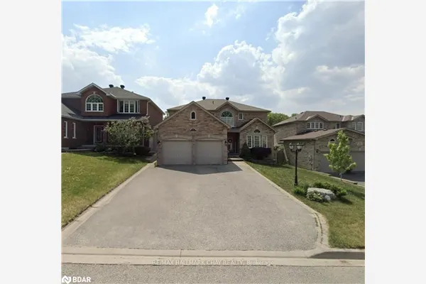 33 Pinecliff Crescent