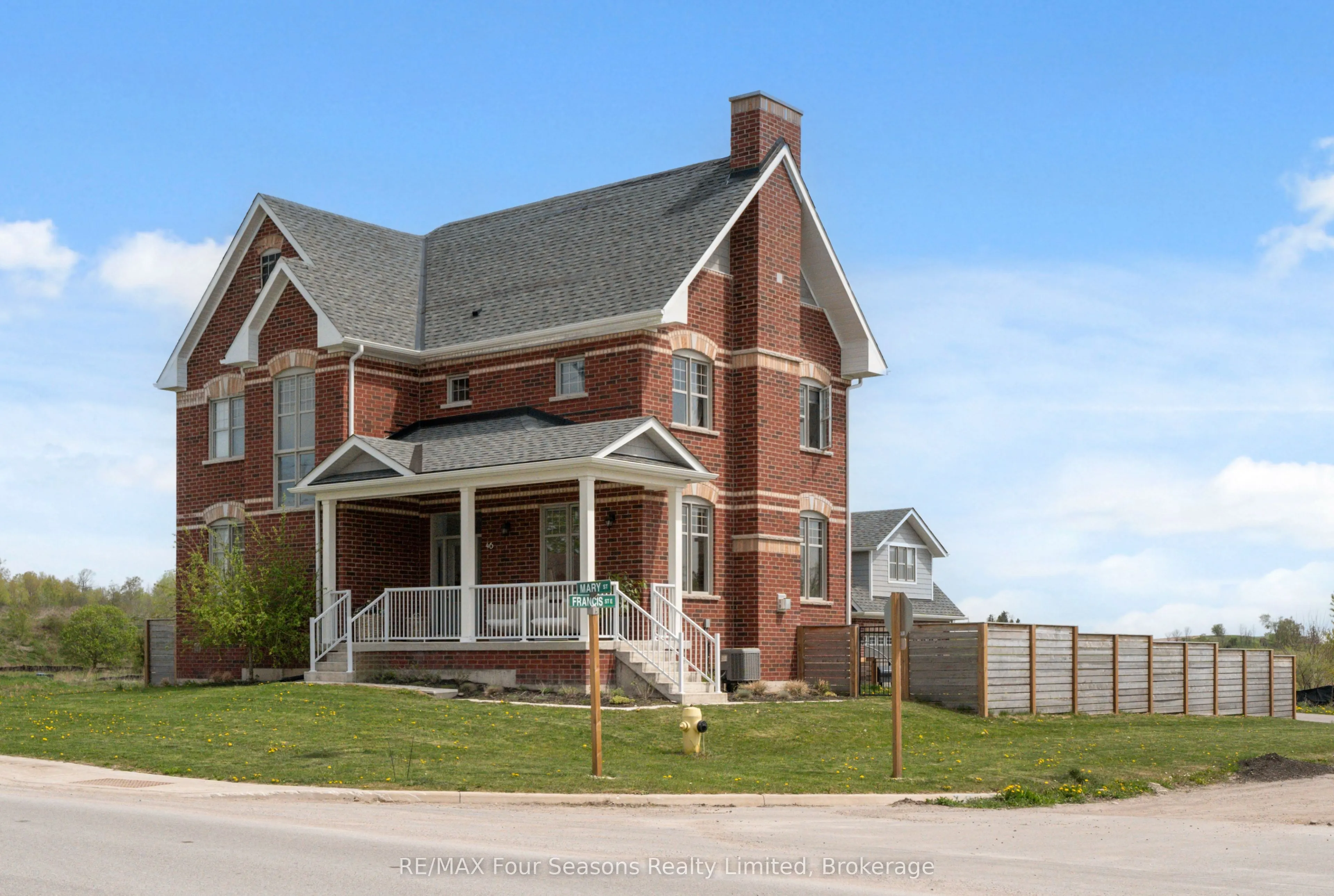 46 Francis Street E