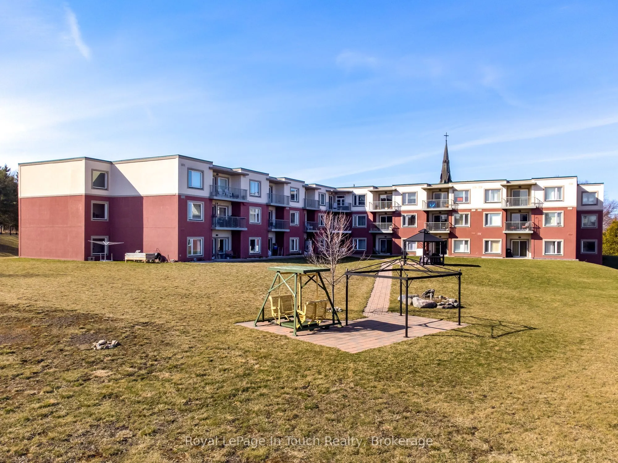 333 LAFONTAINE Road W #102