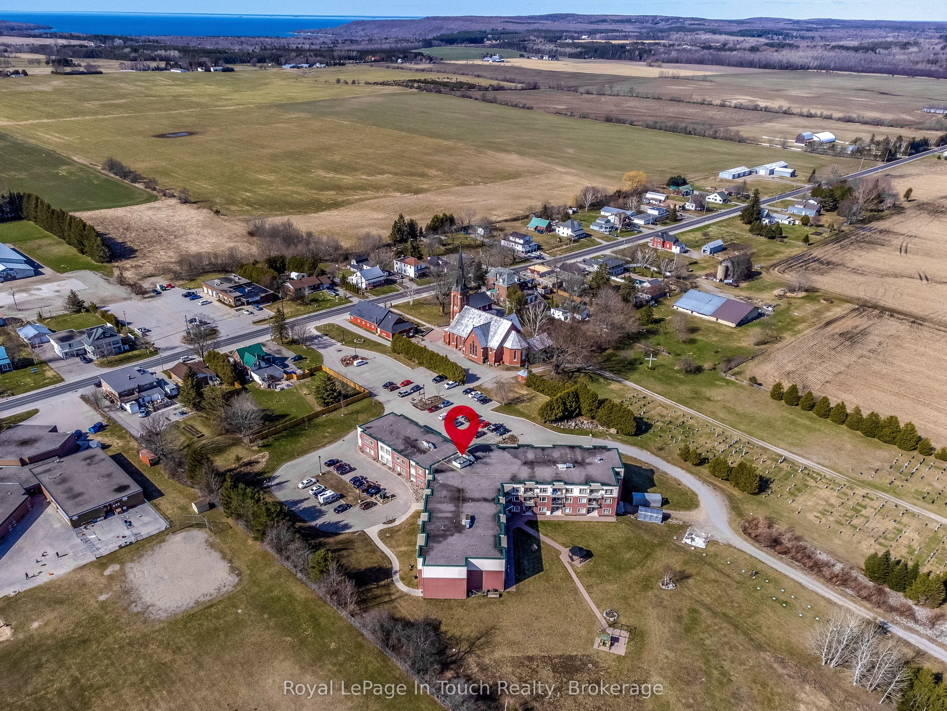 333 LAFONTAINE Road W #102