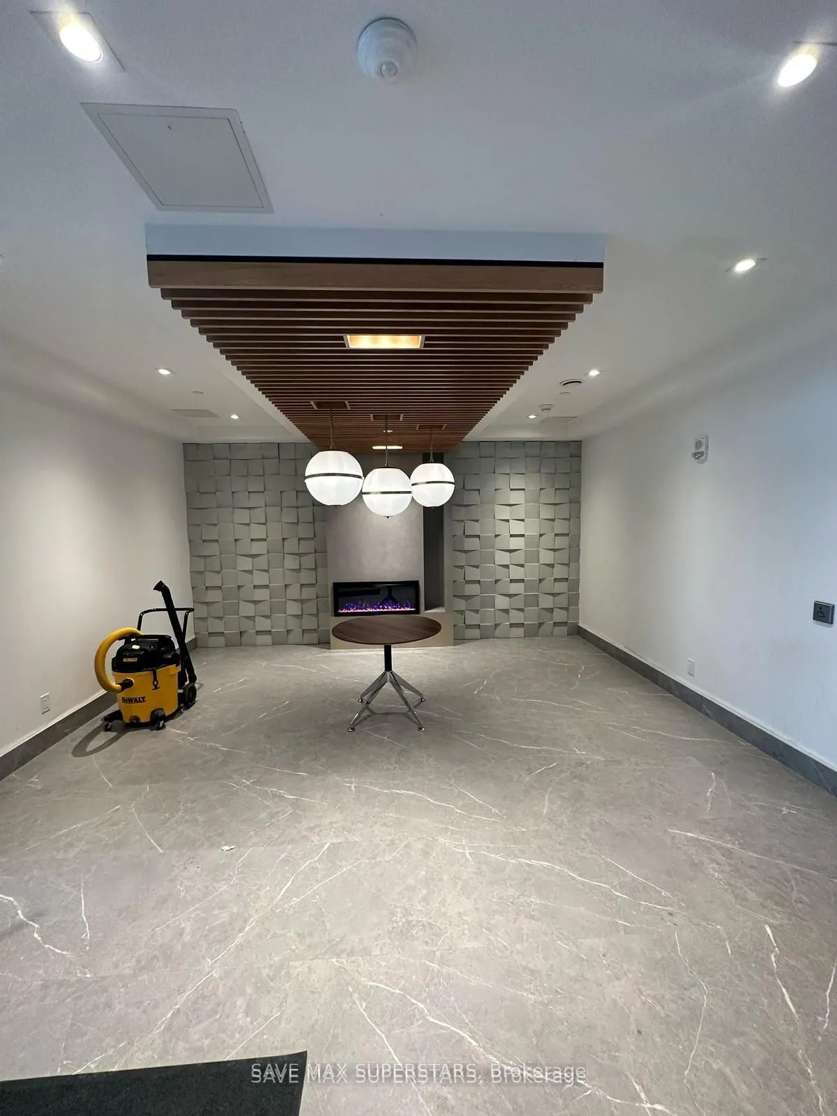56 Lakeside Terrace E, #209