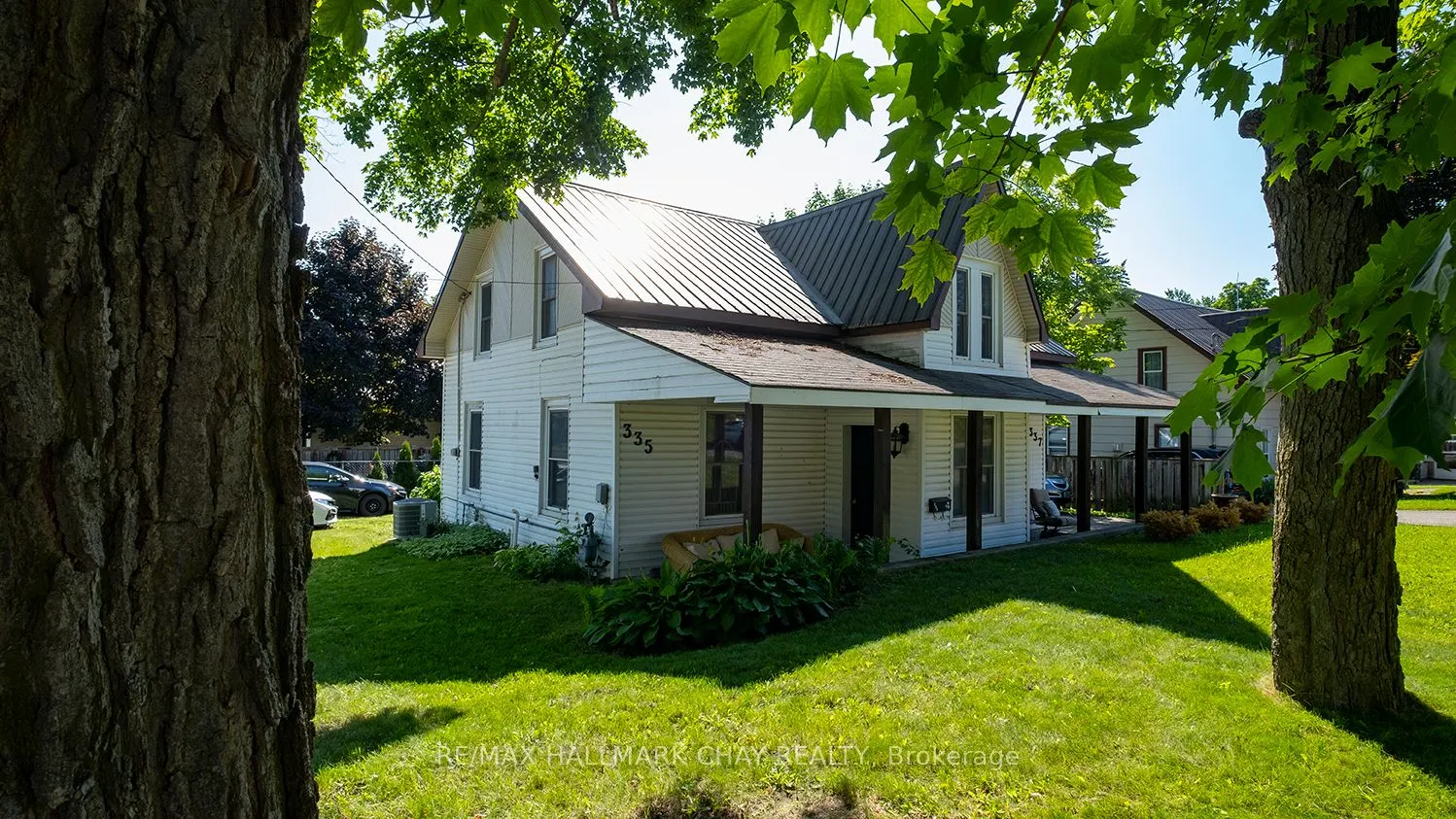 335 RUSSELL Street