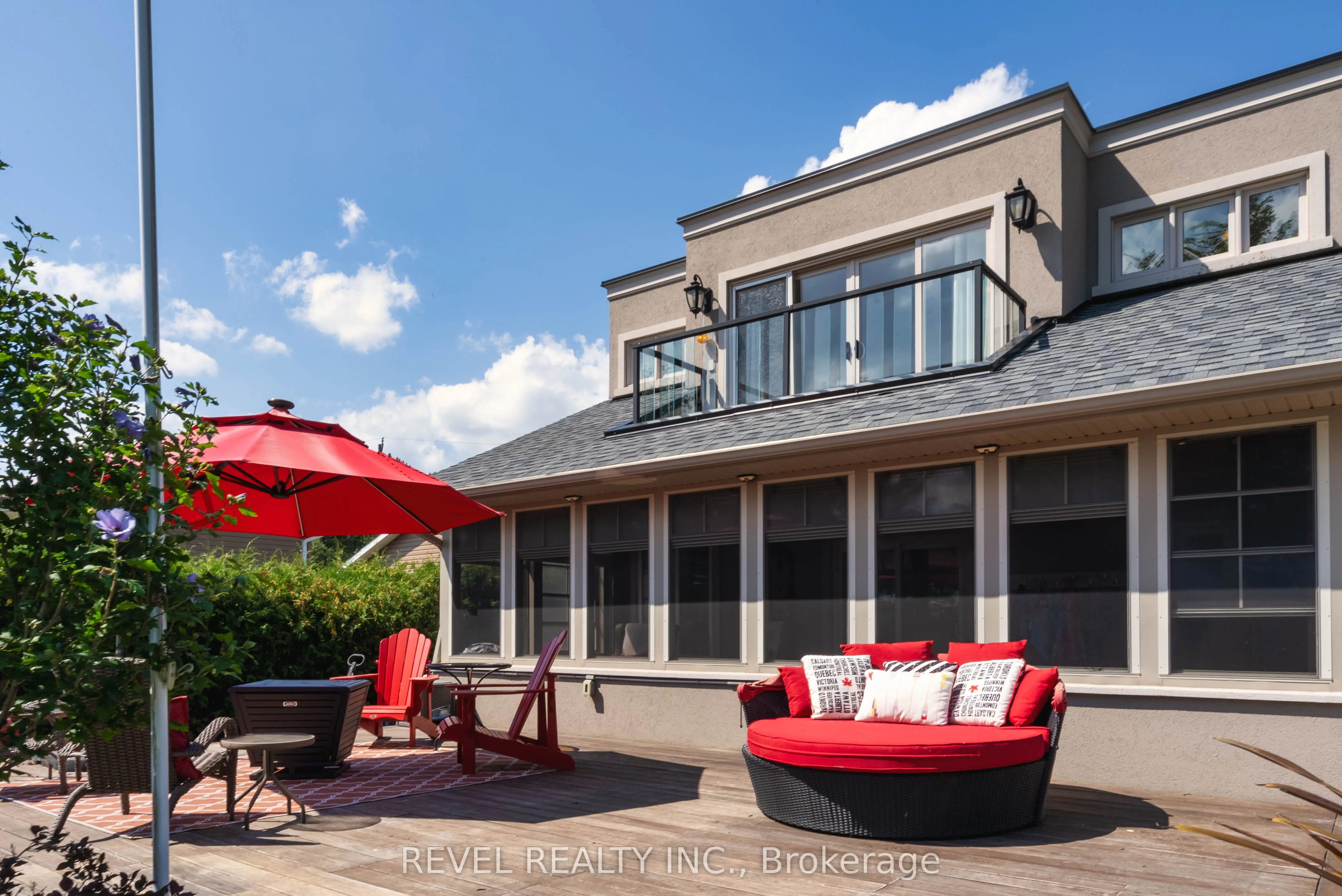 183 Lakeshore Road W