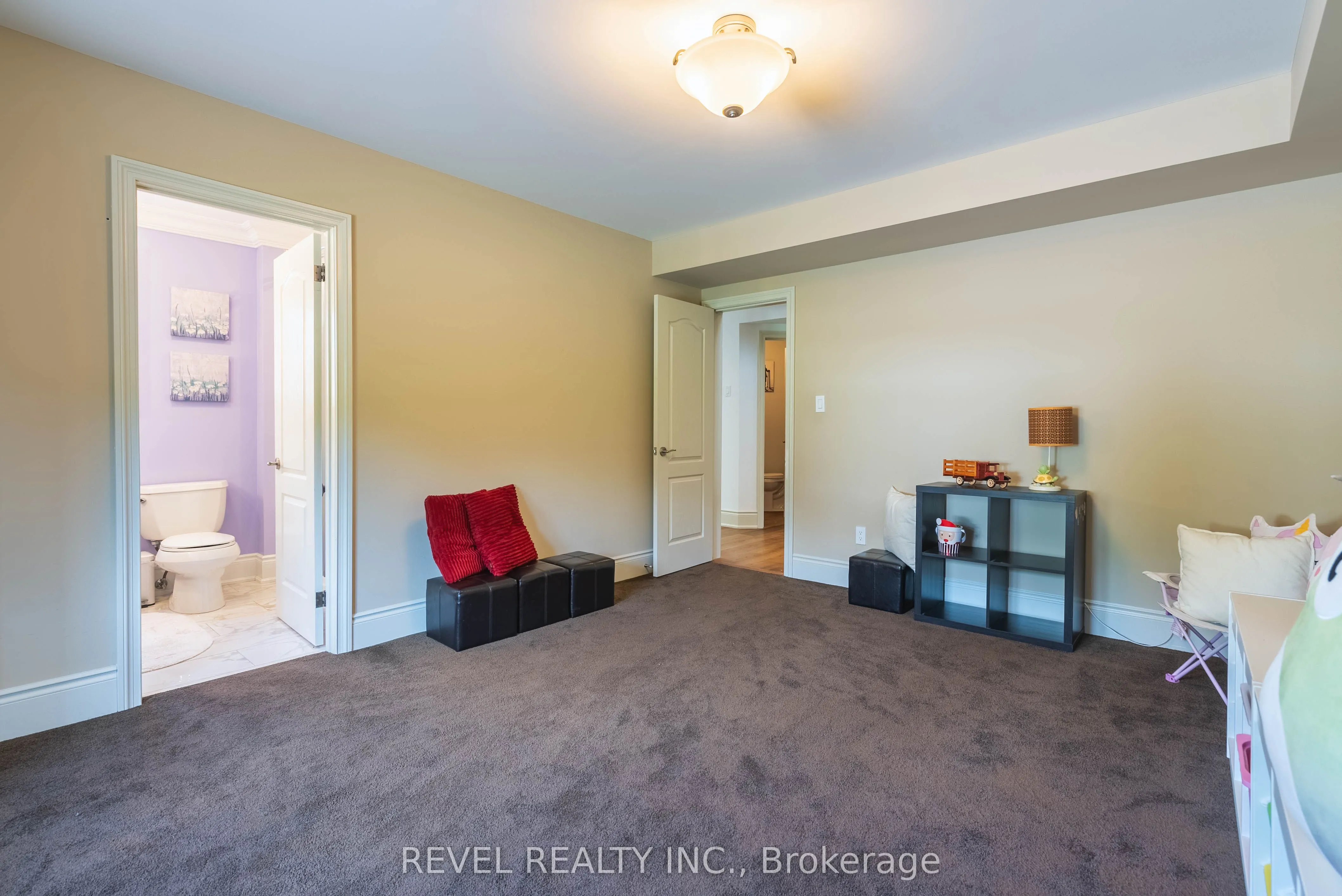 183 Lakeshore Road W
