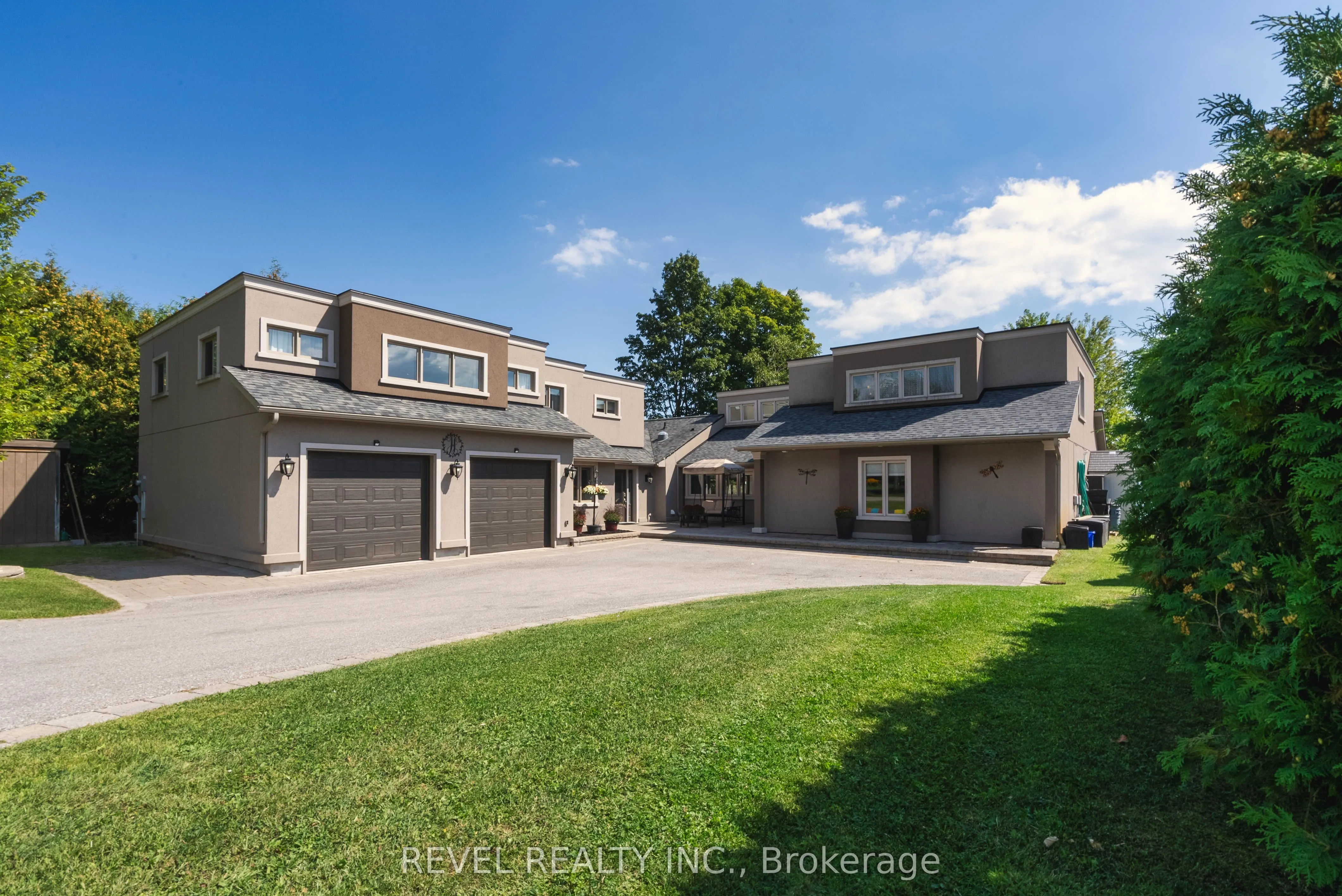 183 Lakeshore Road W
