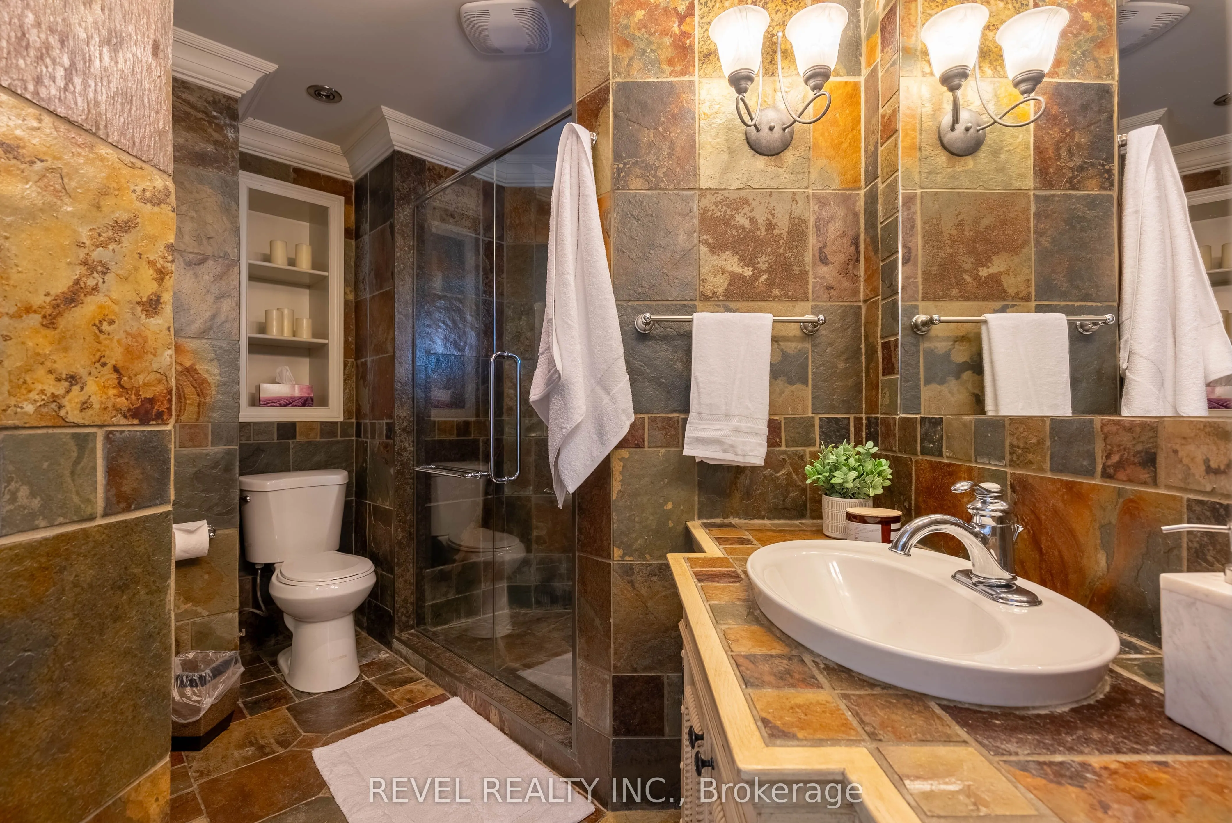 183 Lakeshore Road W