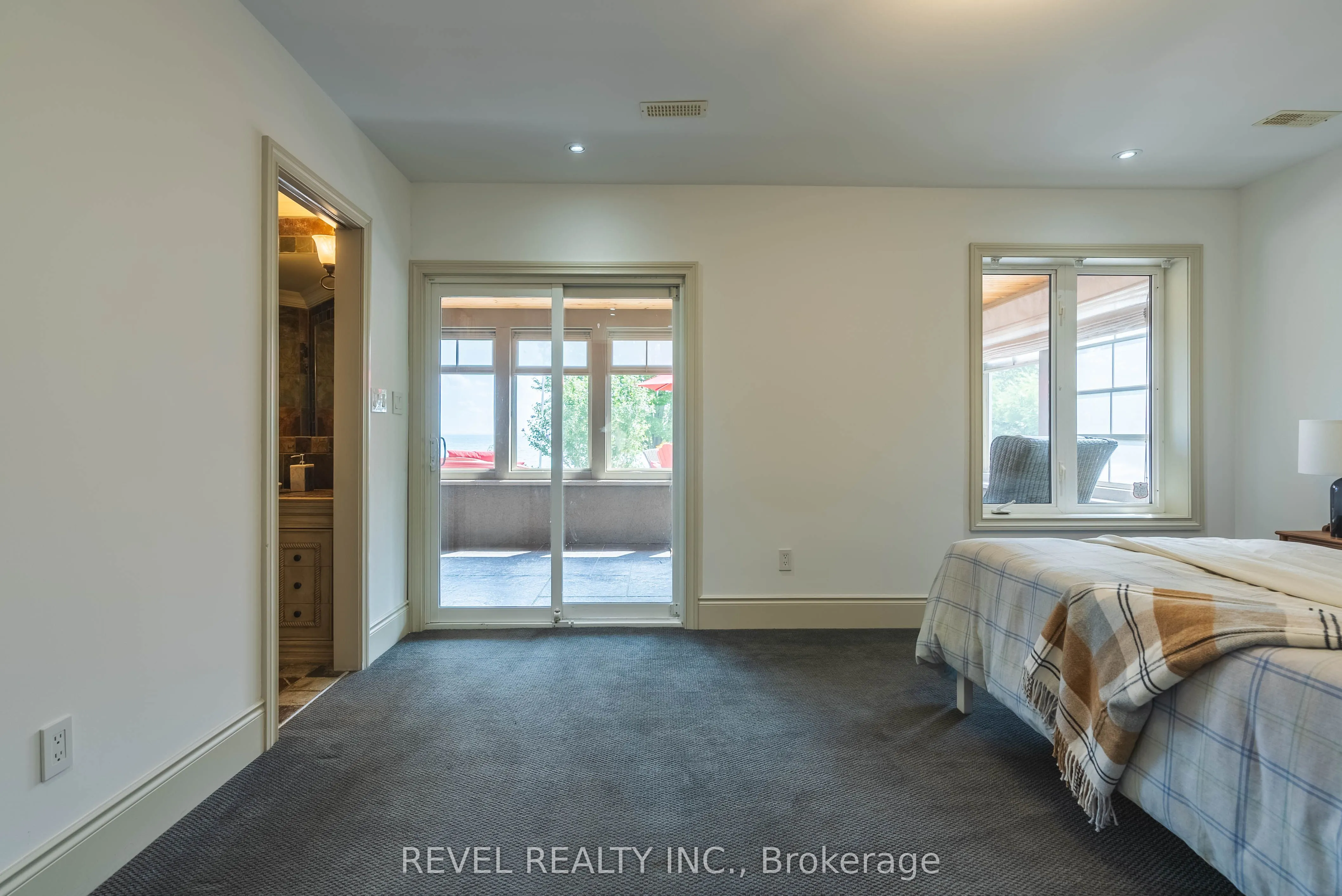 183 Lakeshore Road W