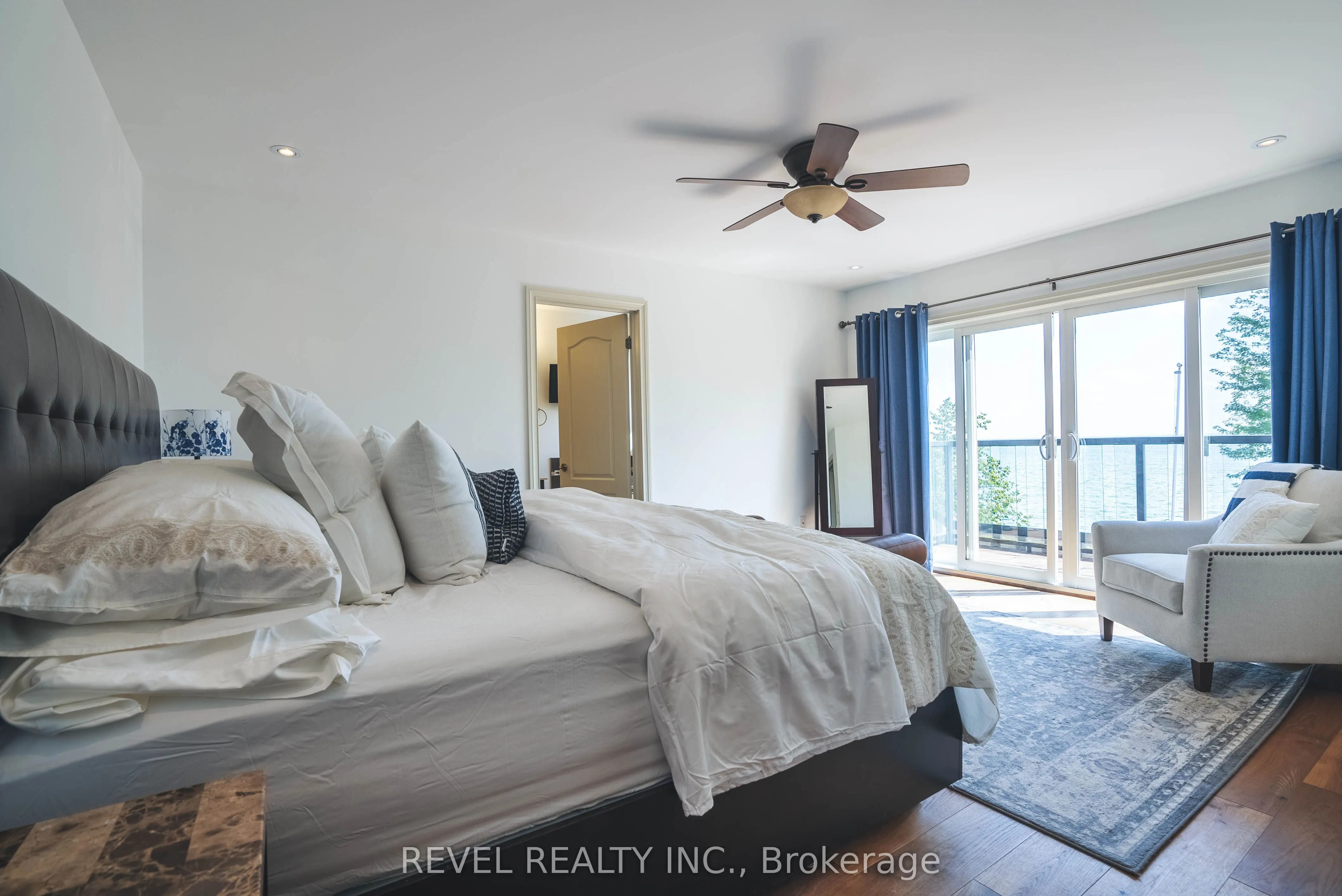 183 Lakeshore Road W