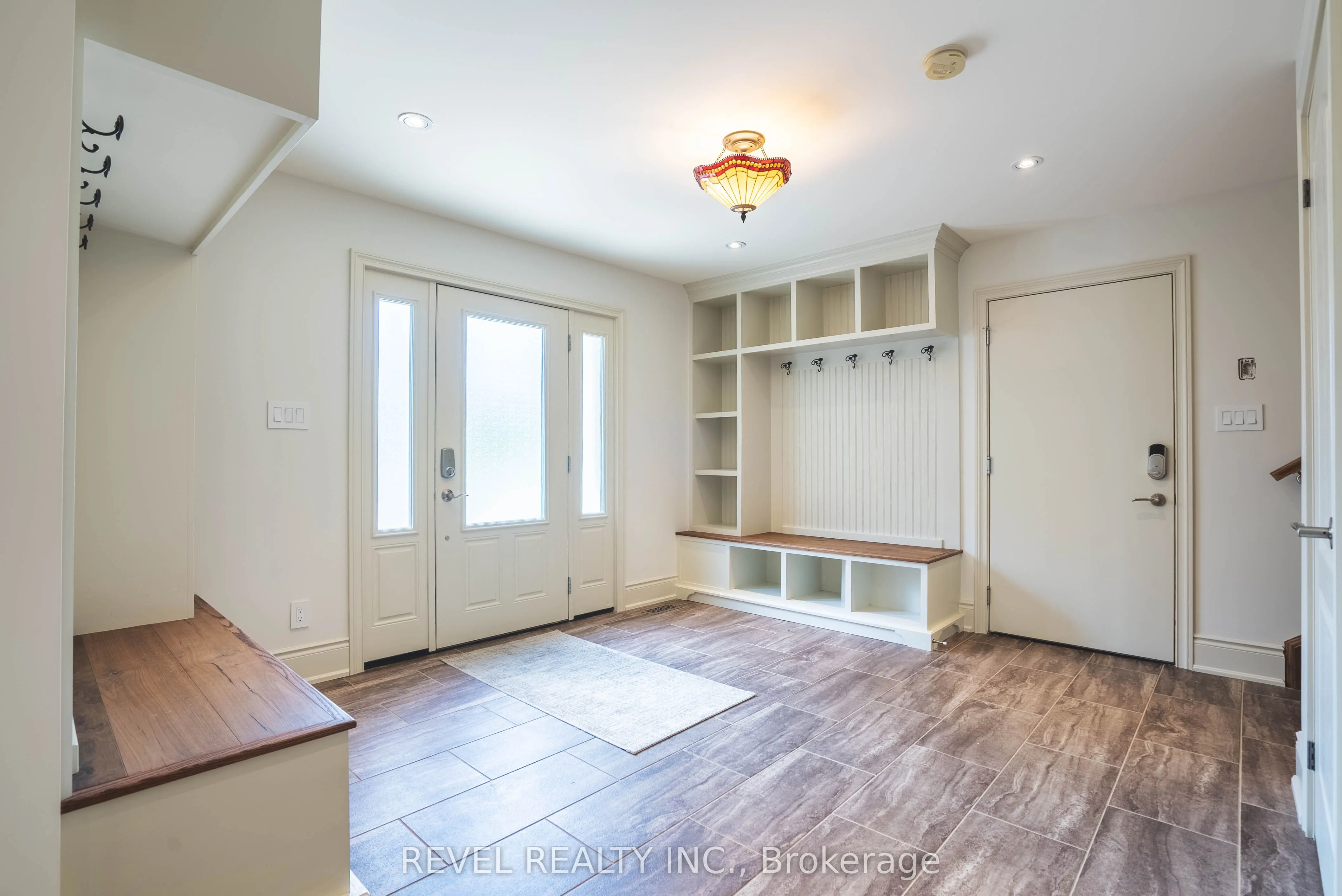 183 Lakeshore Road W