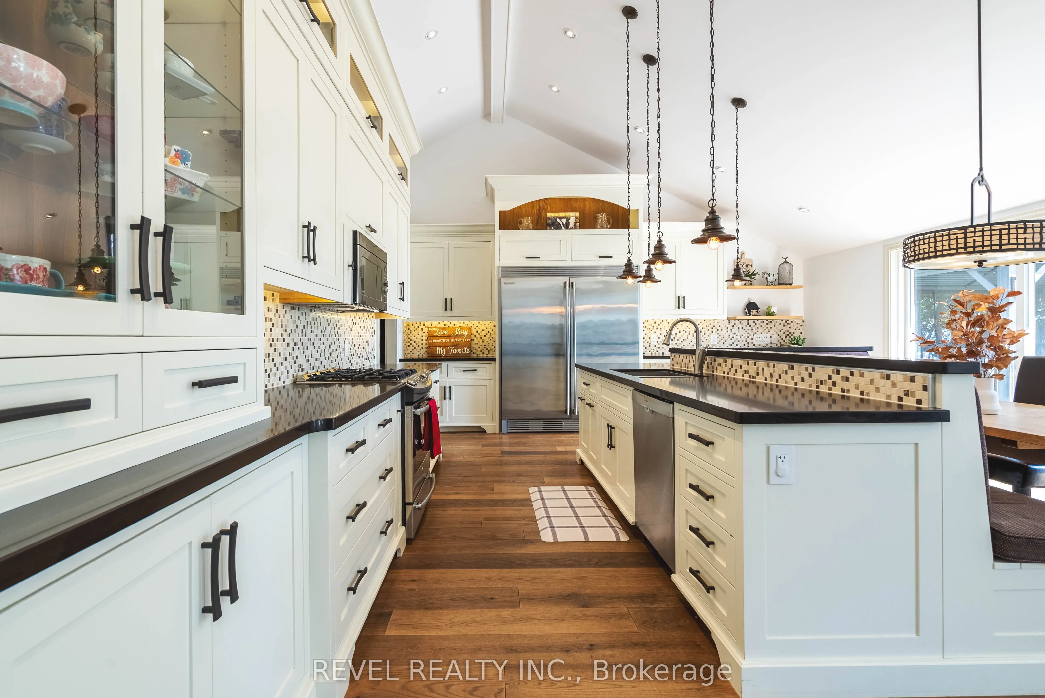 183 Lakeshore Road W