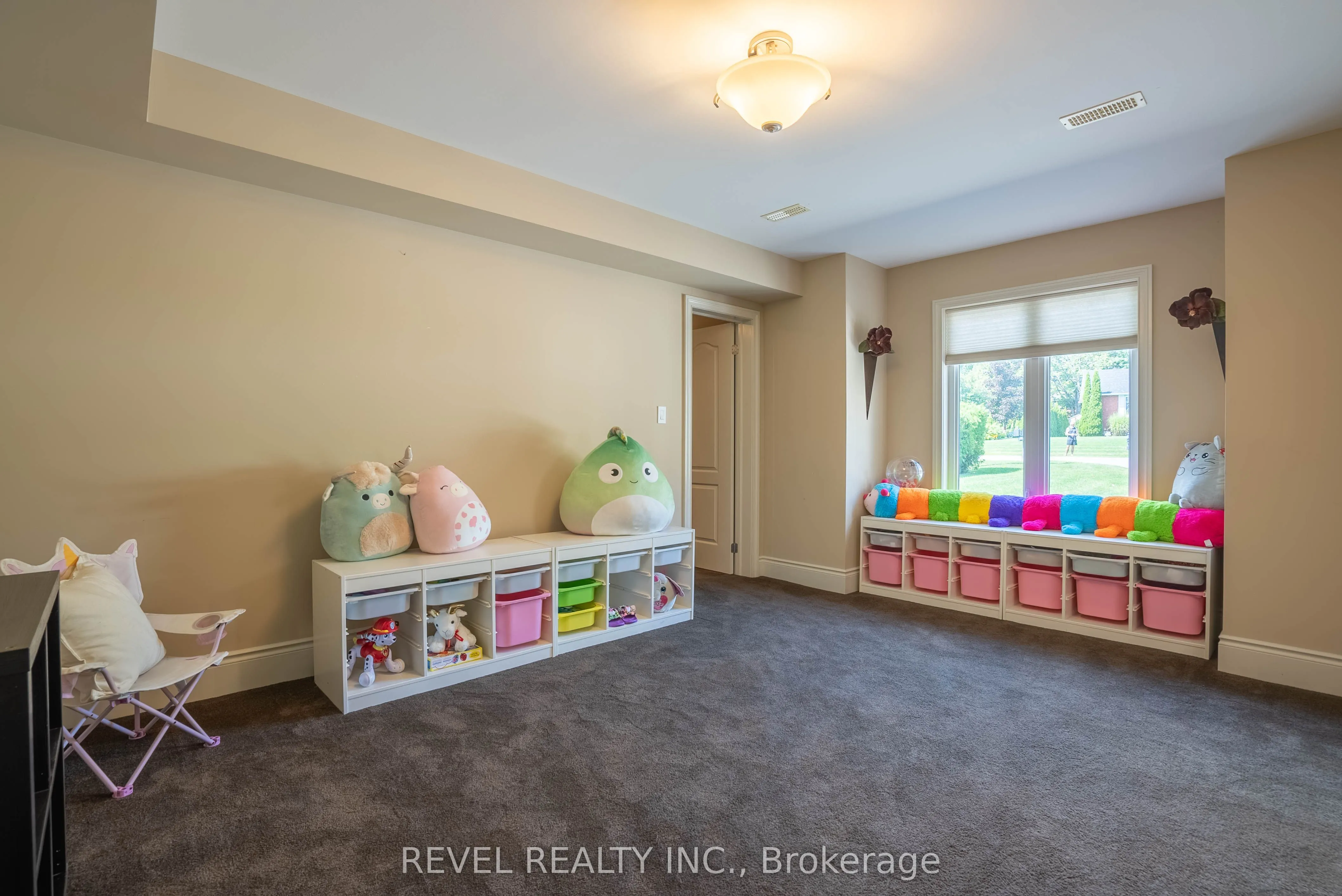 183 Lakeshore Road W