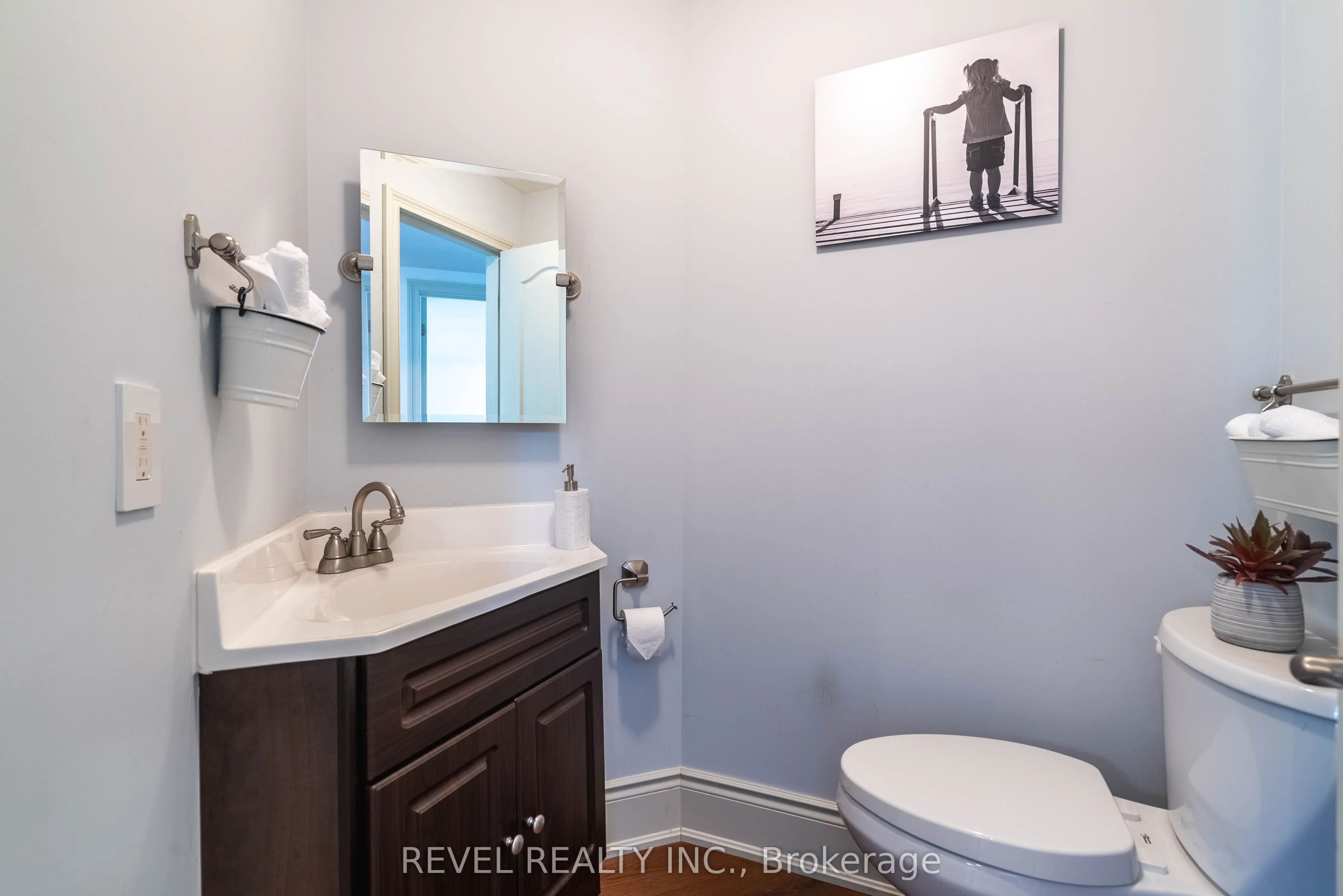 183 Lakeshore Road W