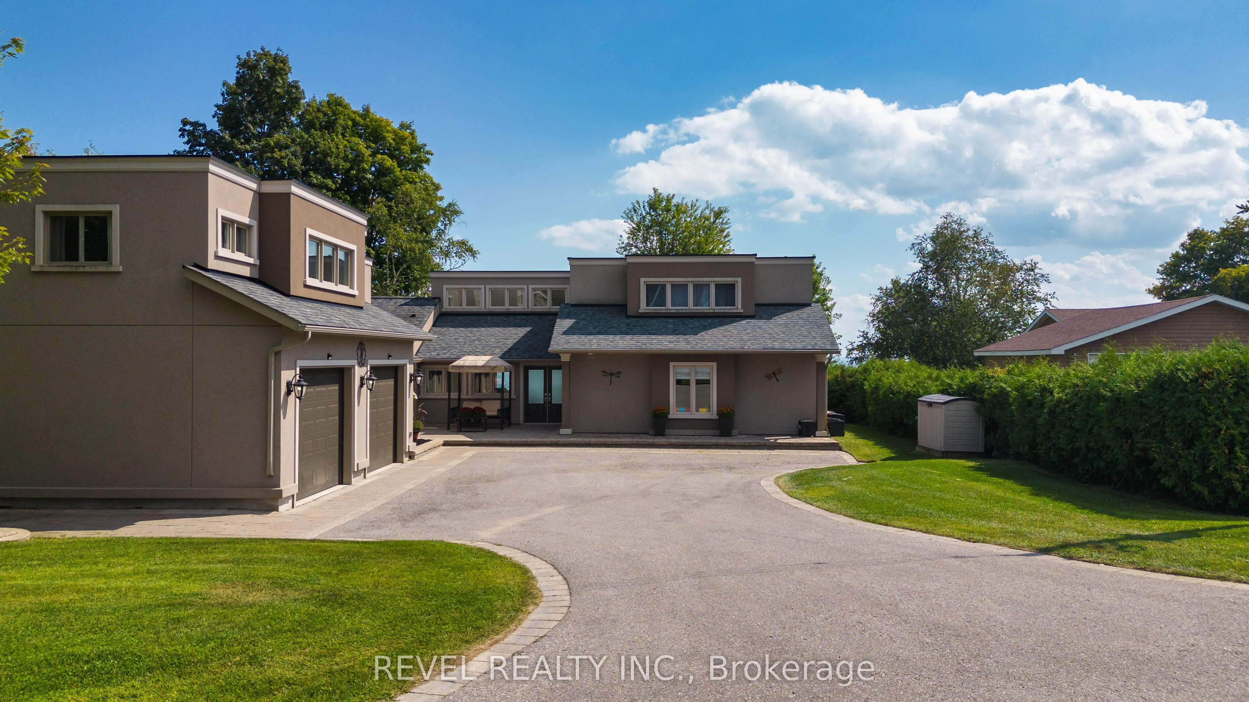 183 Lakeshore Road W
