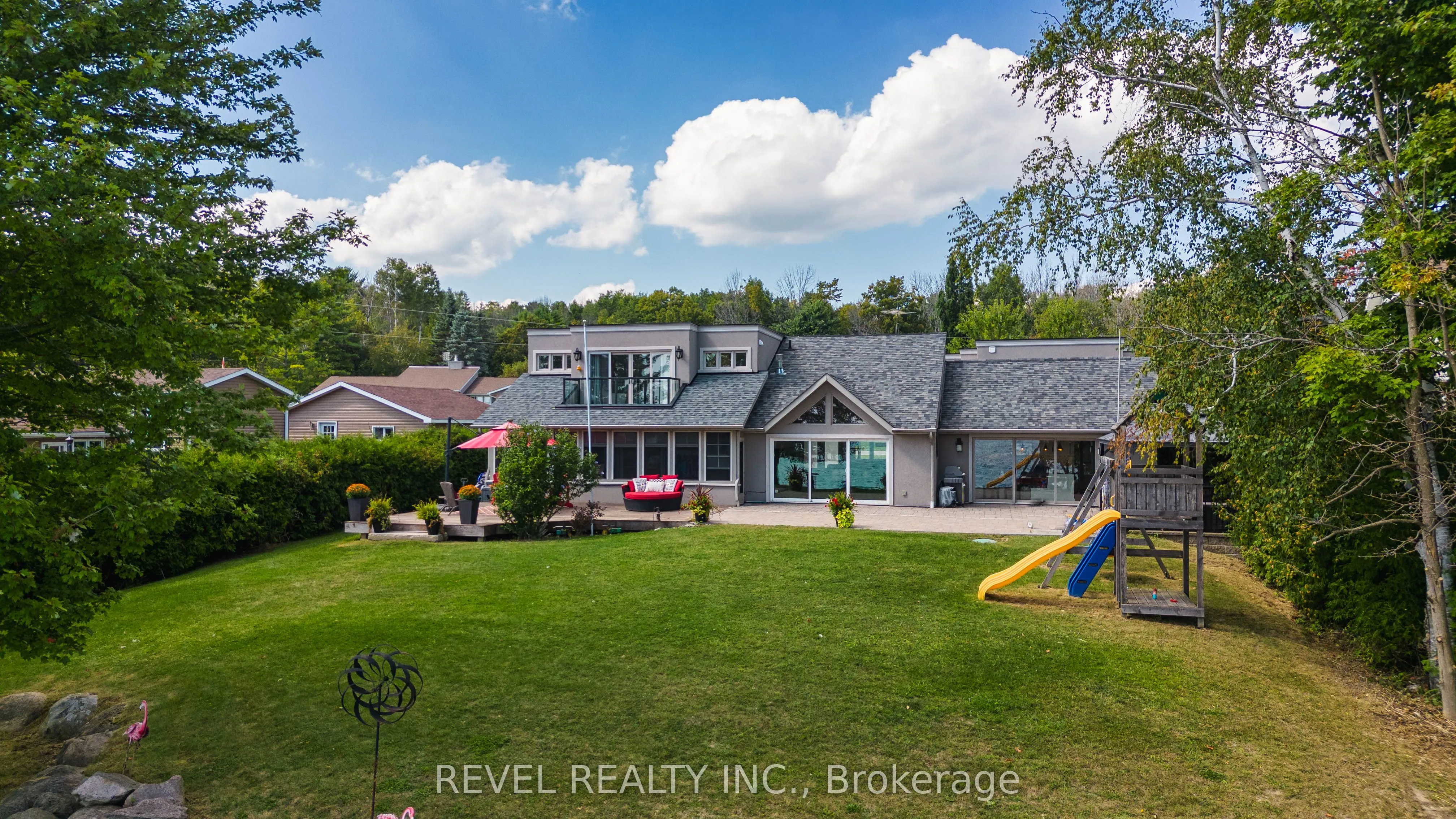 183 Lakeshore Road W