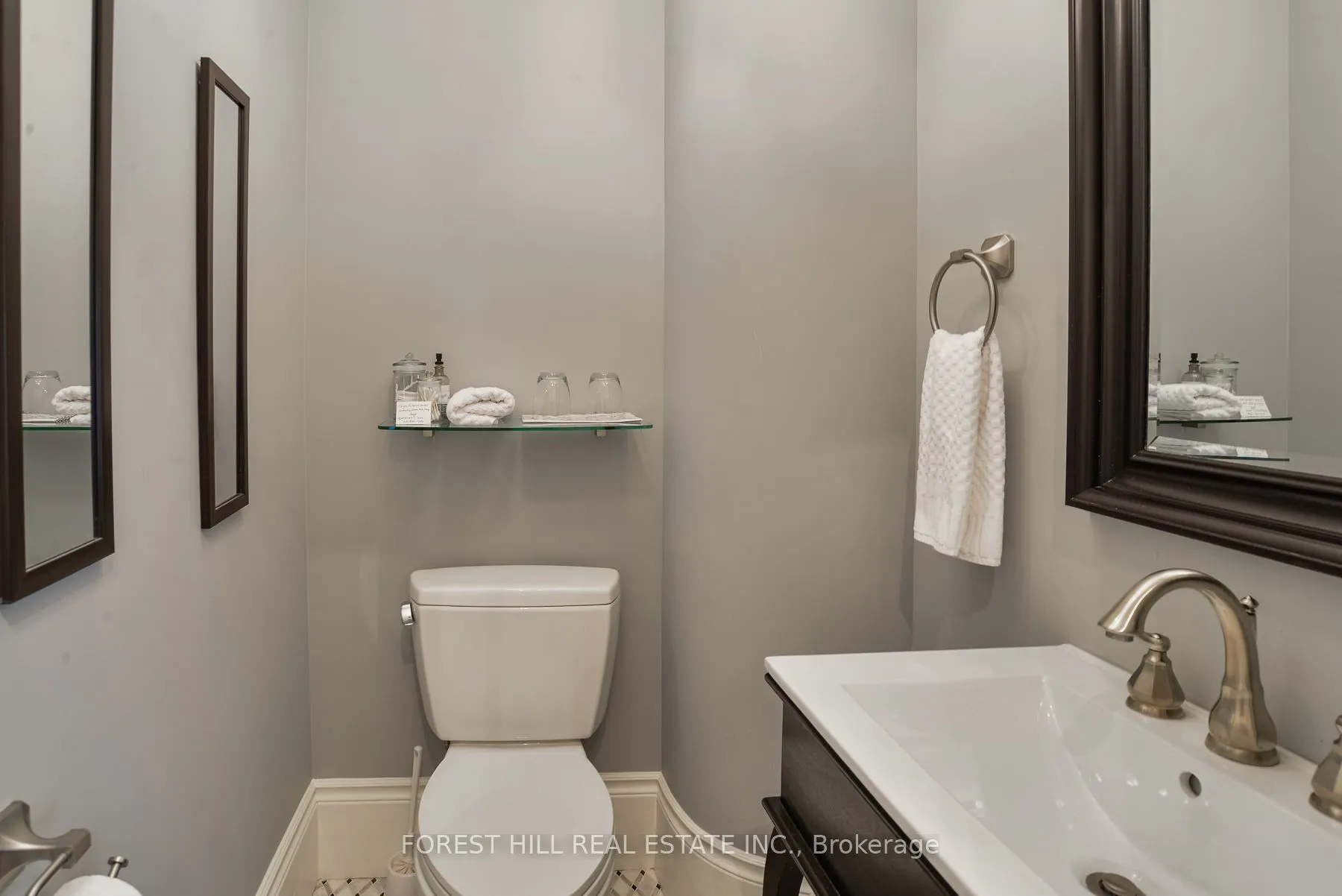241 Mississaga Street W