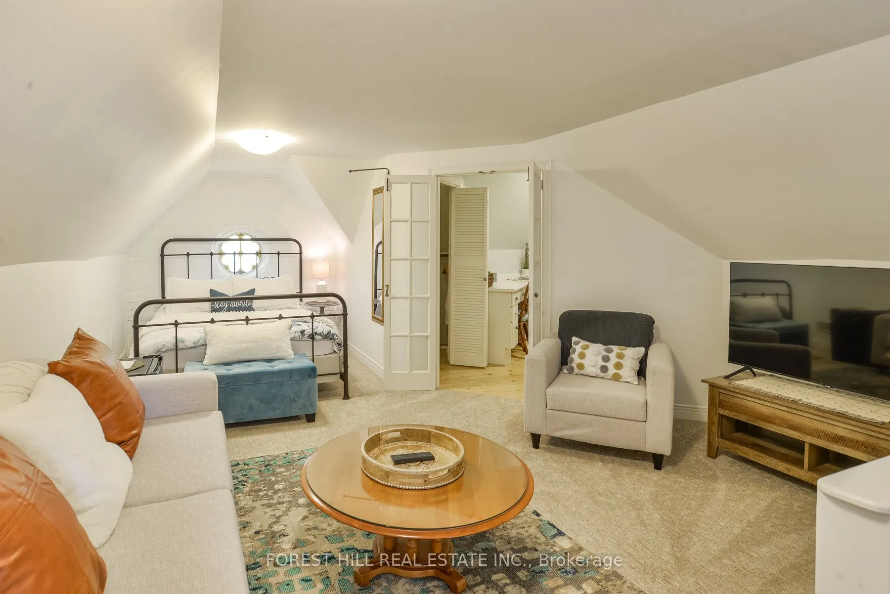 241 Mississaga Street W