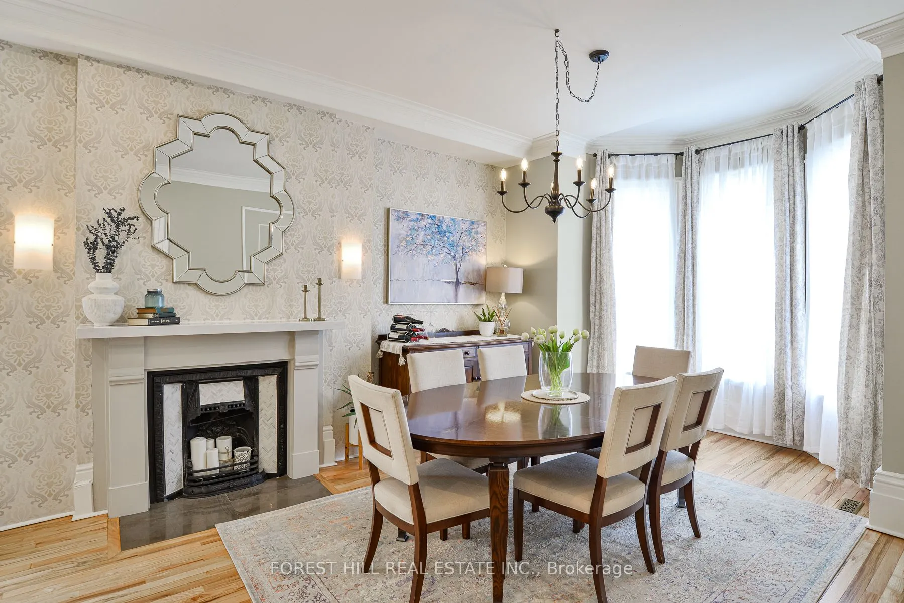 241 Mississaga Street W