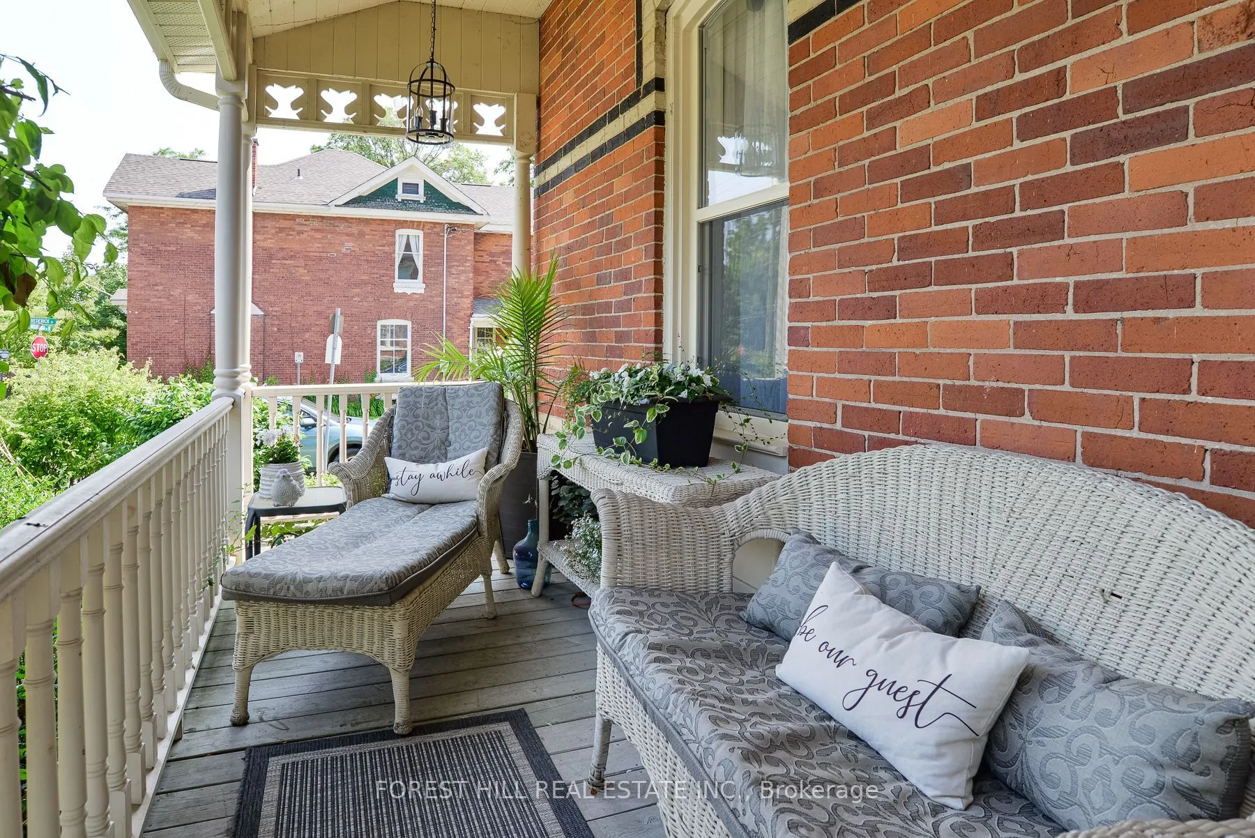 241 Mississaga Street W
