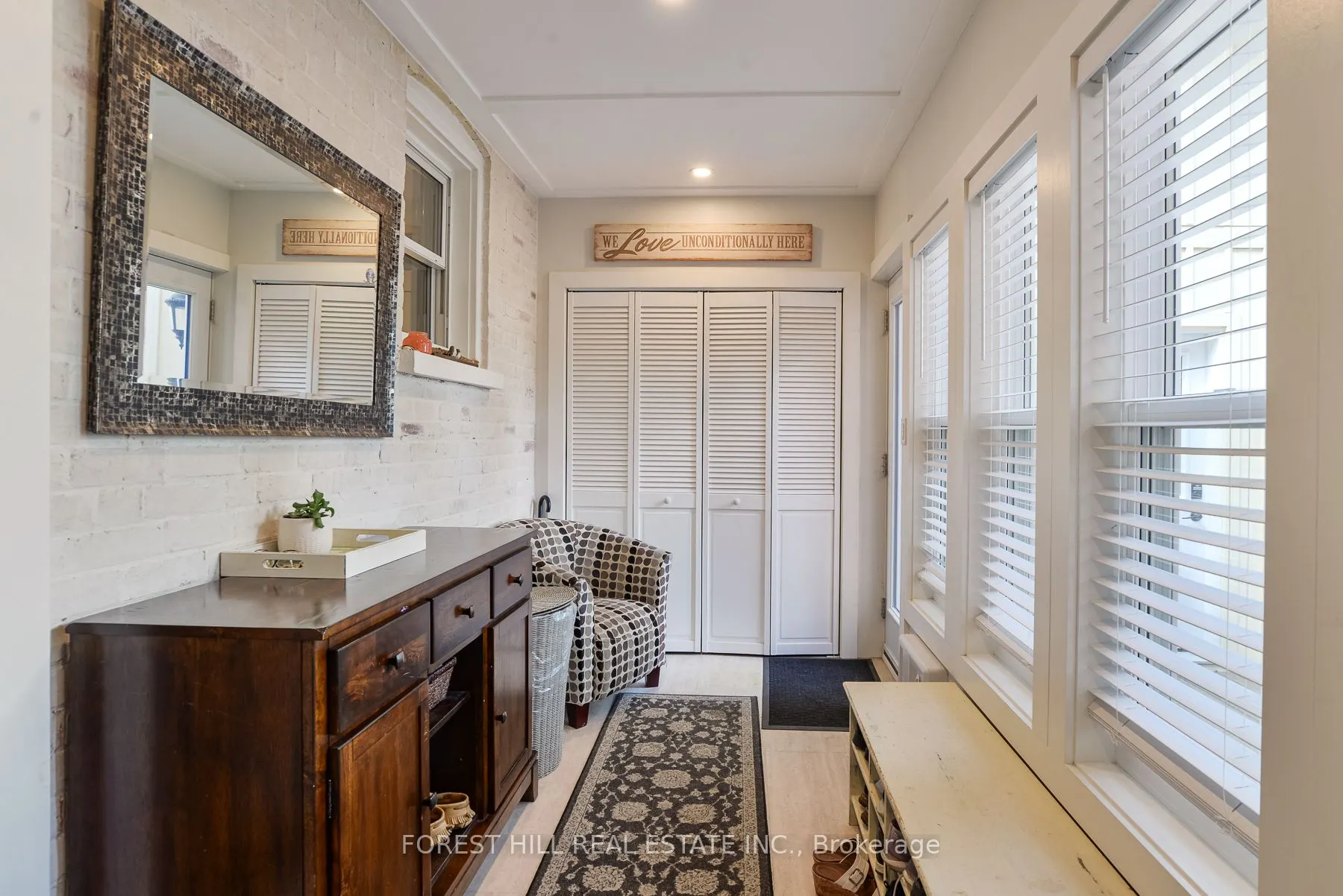 241 Mississaga Street W
