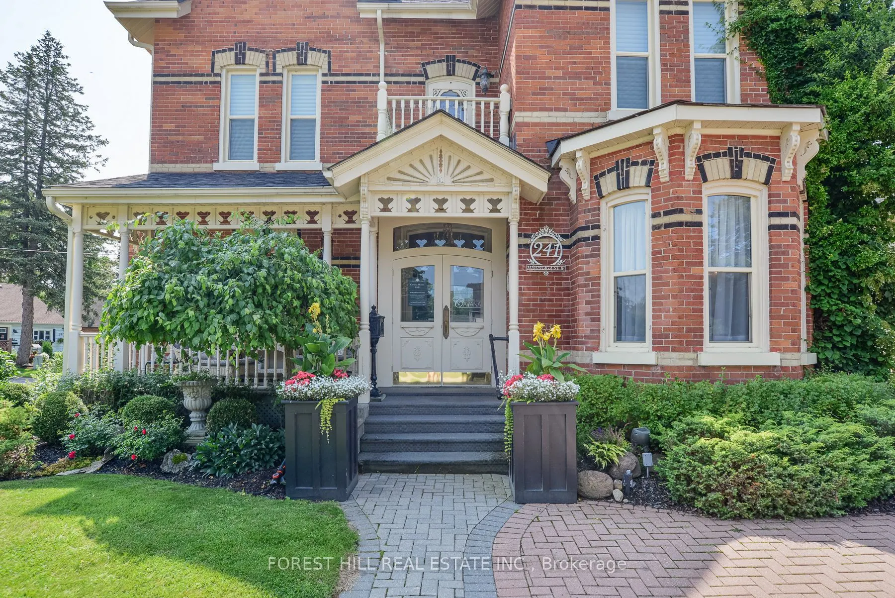 241 Mississaga Street W