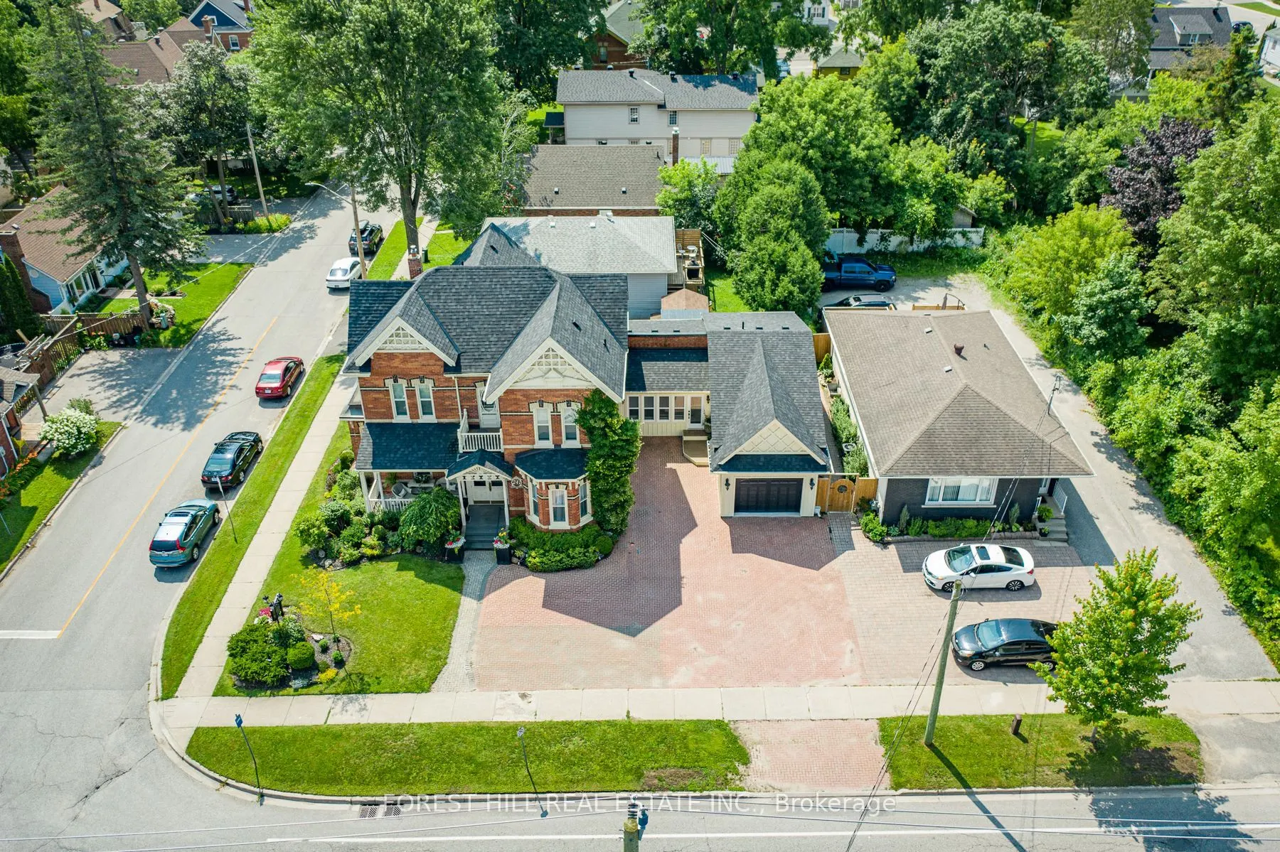 241 Mississaga Street W