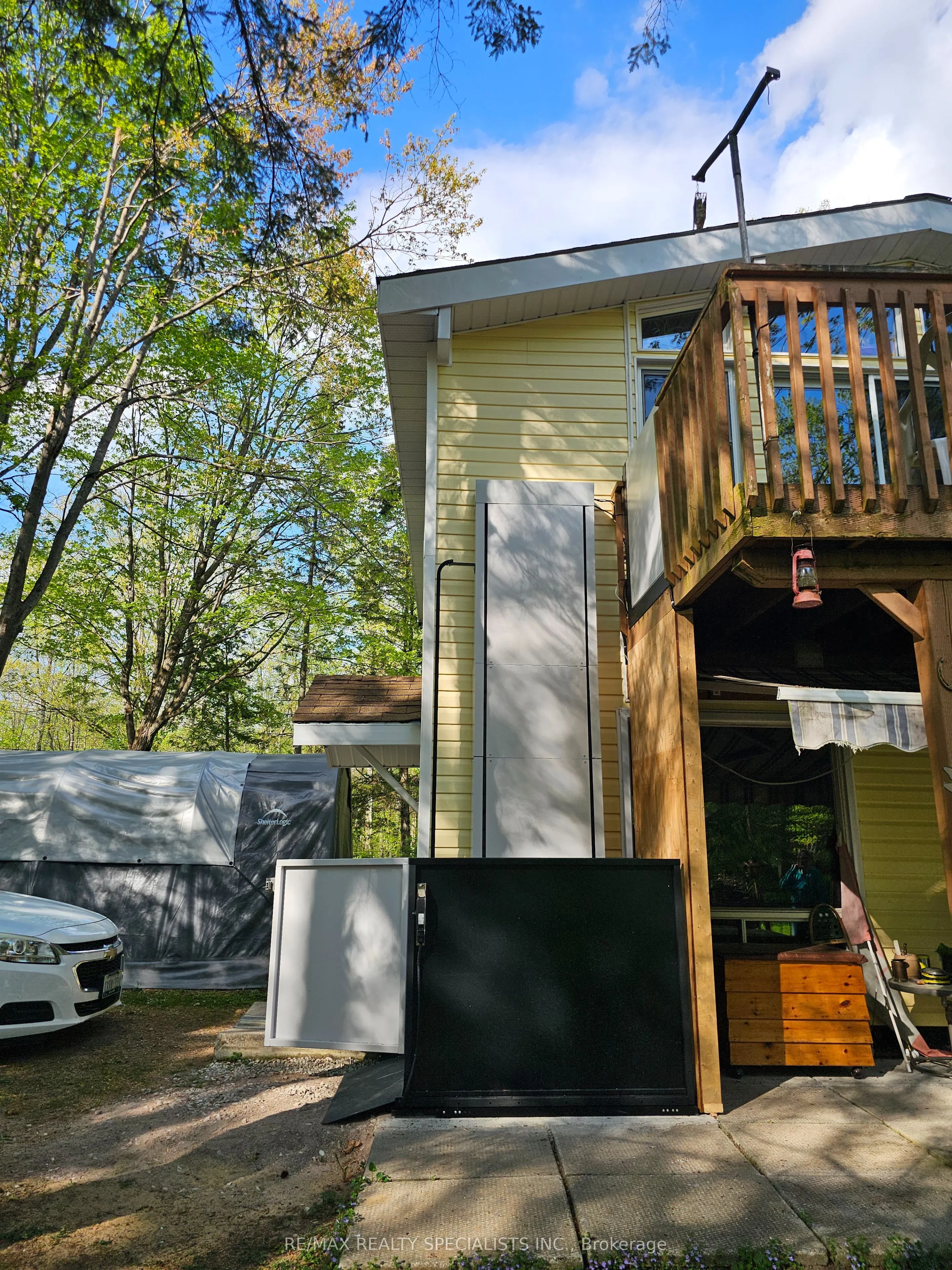 7468 Ash Crescent
