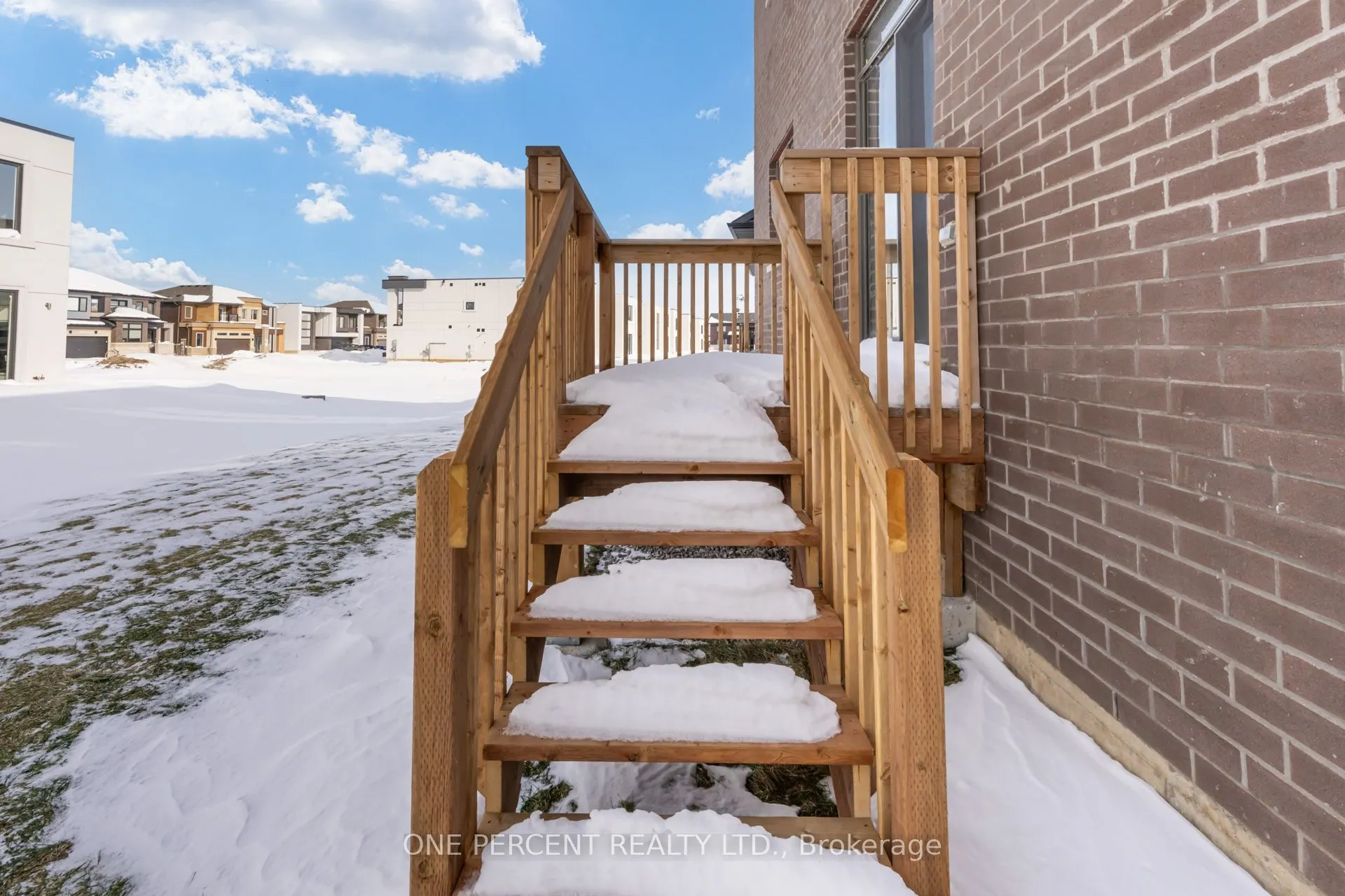 3769 Sunbank Crescent