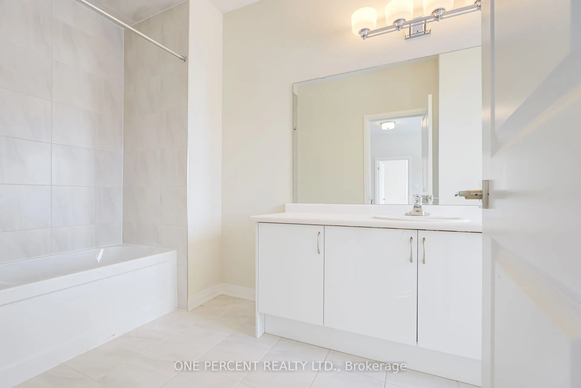 3769 Sunbank Crescent