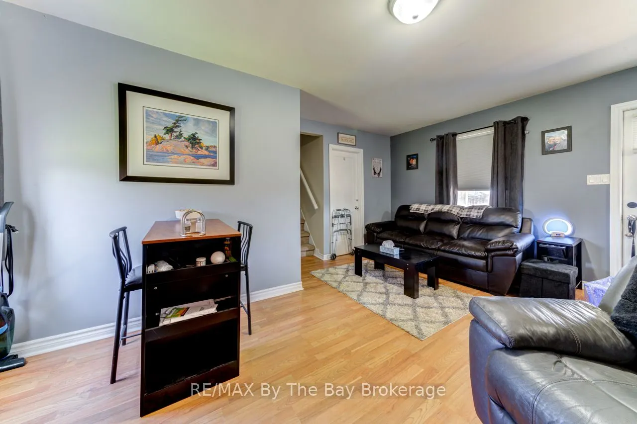 16 Yonge Street N